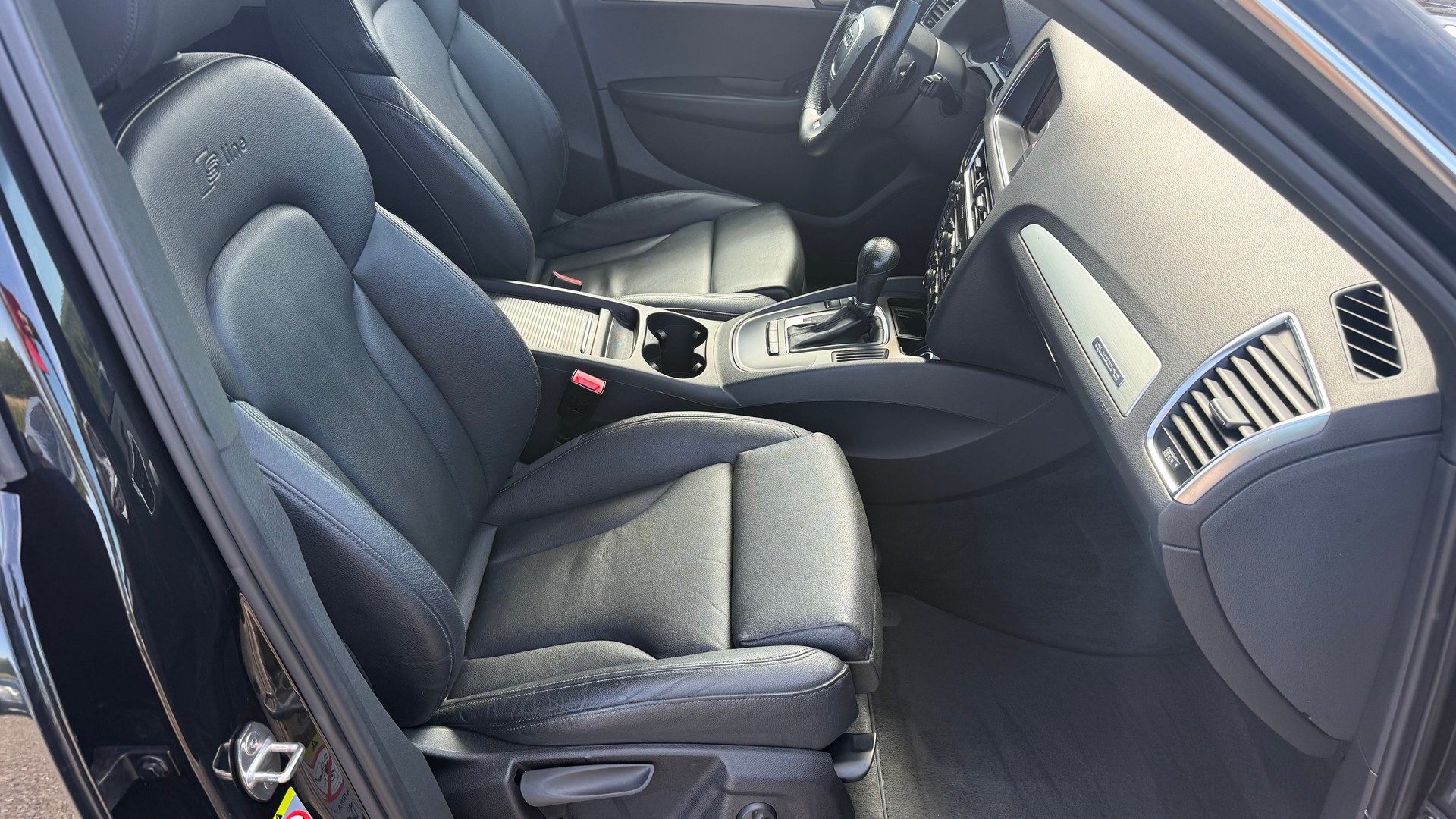 AUDI Q5 2.0 TFSI quattro S-tronic-image-8