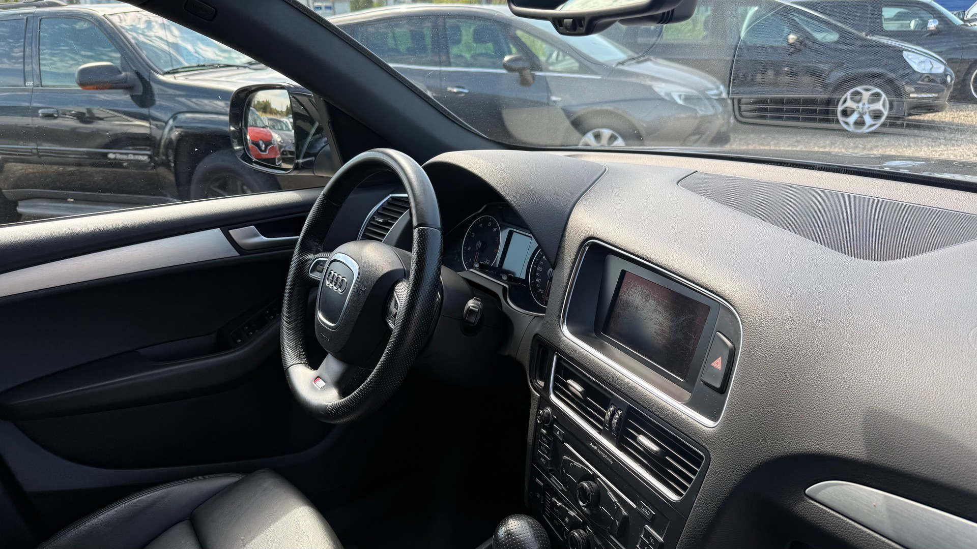 AUDI Q5 2.0 TFSI quattro S-tronic-image-6