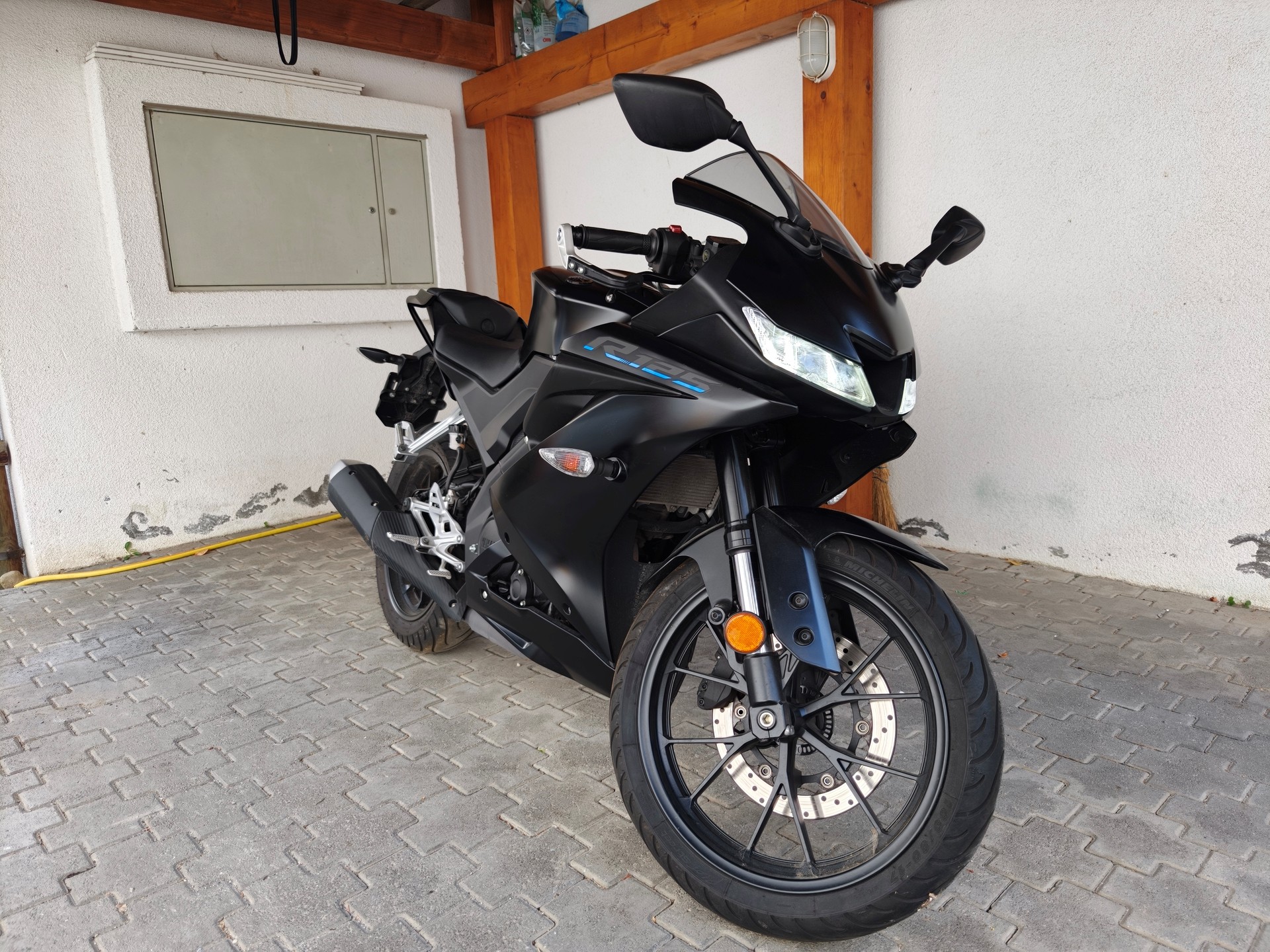 YAMAHA YZF-R 125 ABS-image-2