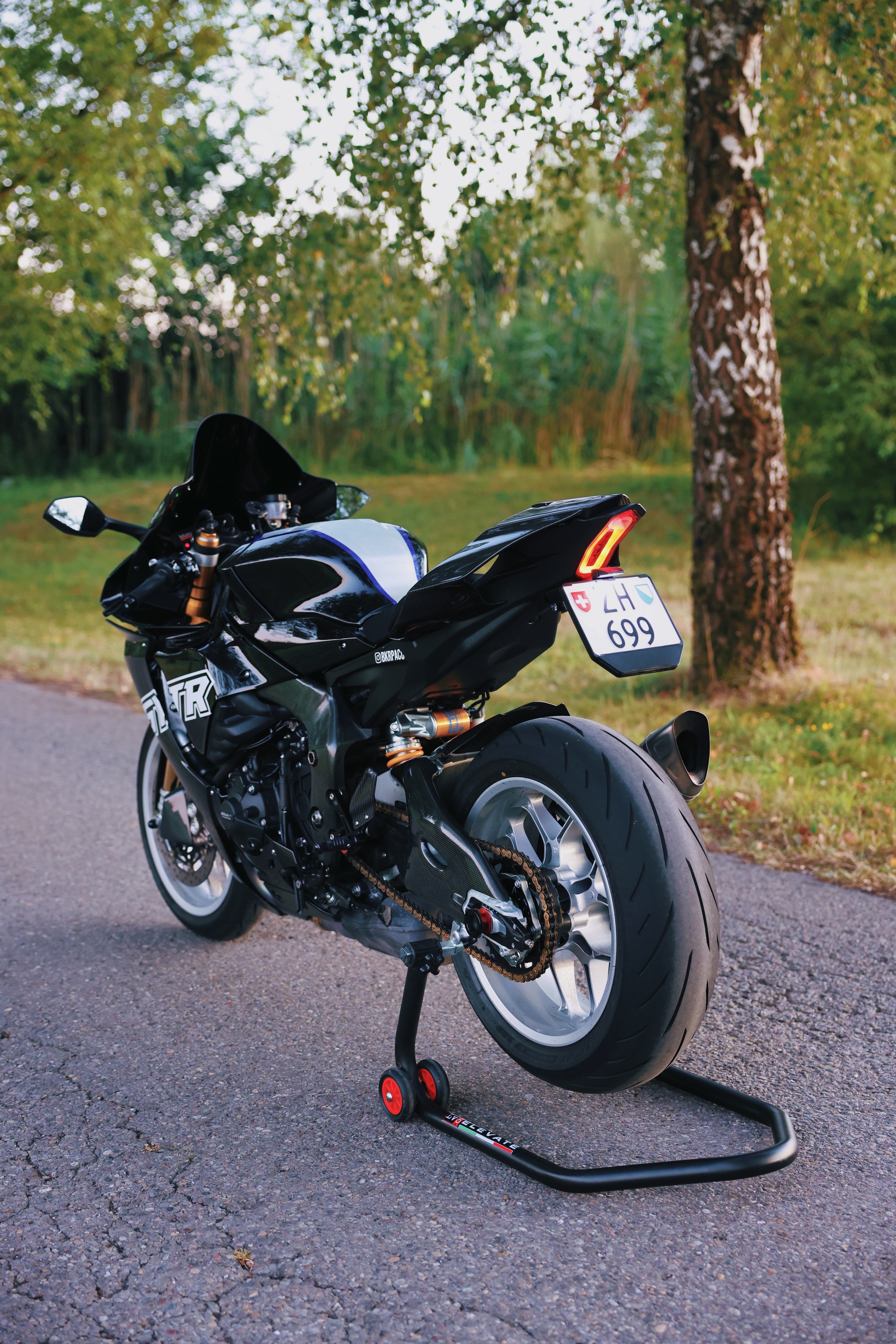 YAMAHA YZF-R1 M ABS-image-8