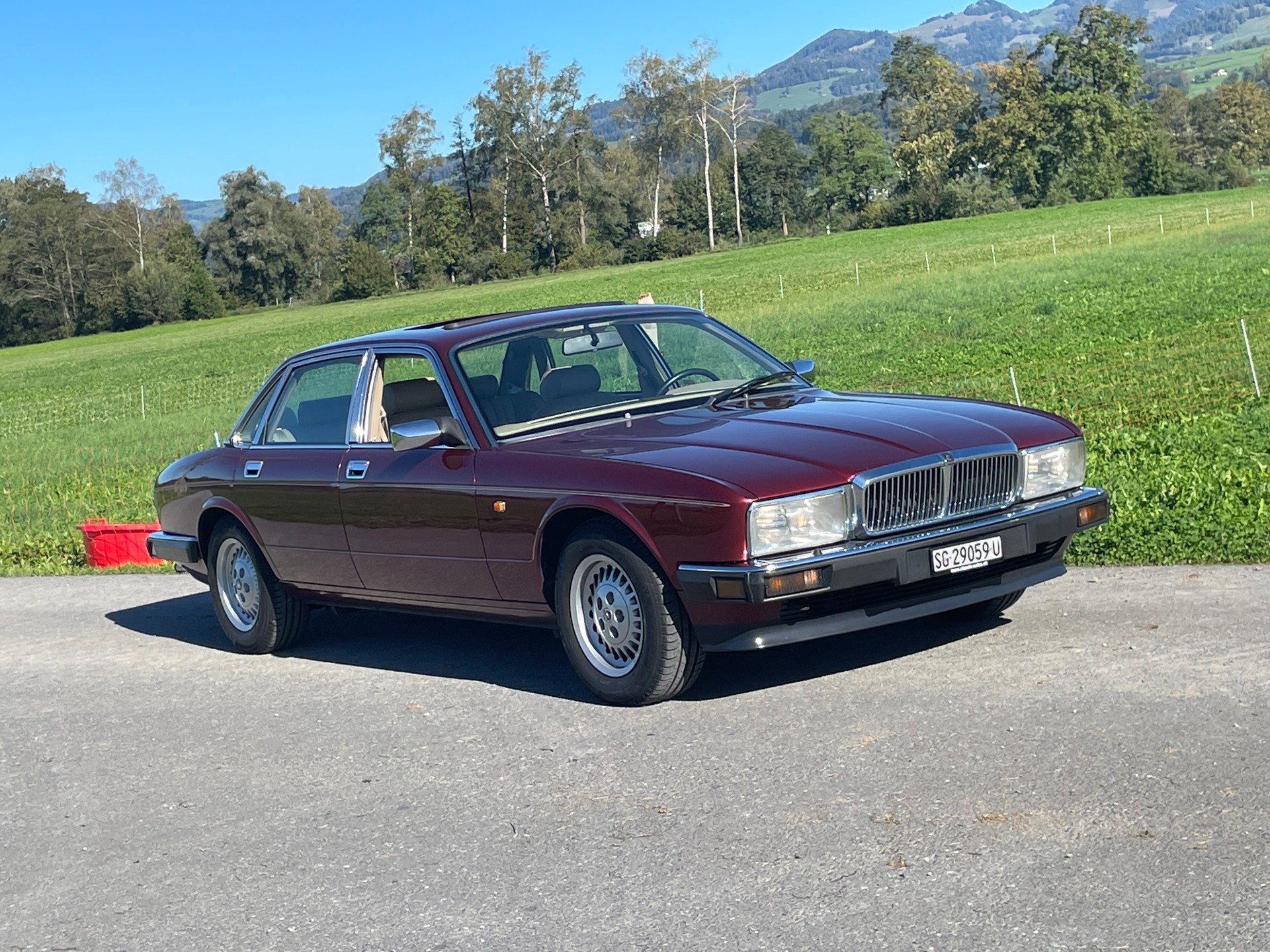 JAGUAR XJ6 4.0 Sovereign (XJ40)-image-2