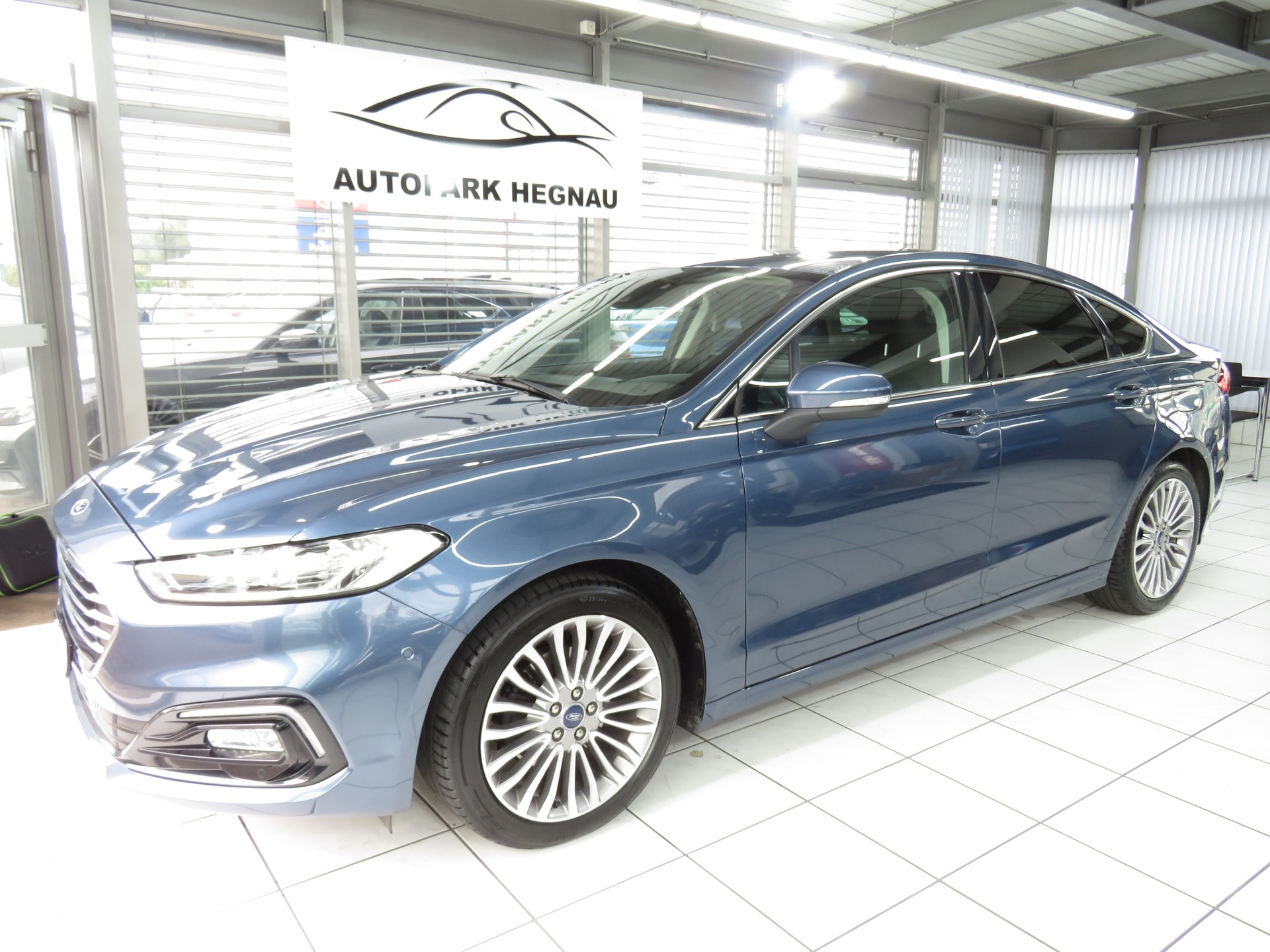 FORD Mondeo 2.0 HEV Titanium eCVT (Automat)