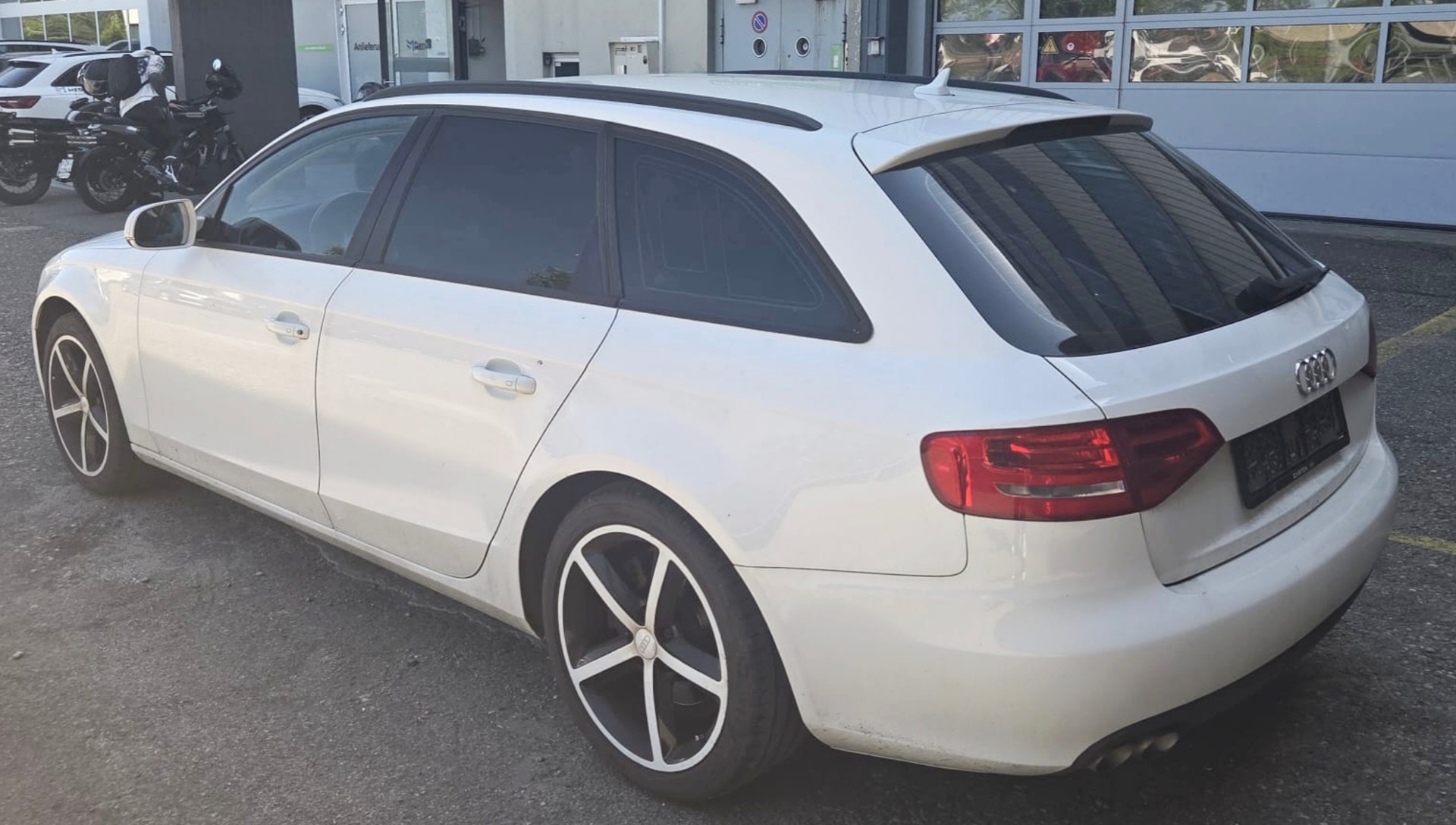 AUDI A4 Avant 2.0 TDI multitronic-image-4