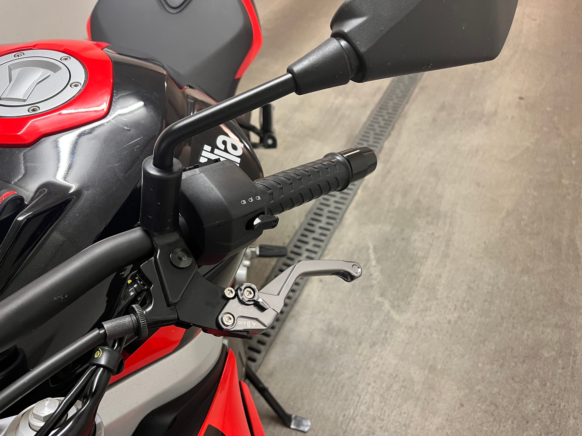 APRILIA Tuono 457 (35kW) E5+ mit Quickshifter-image-4