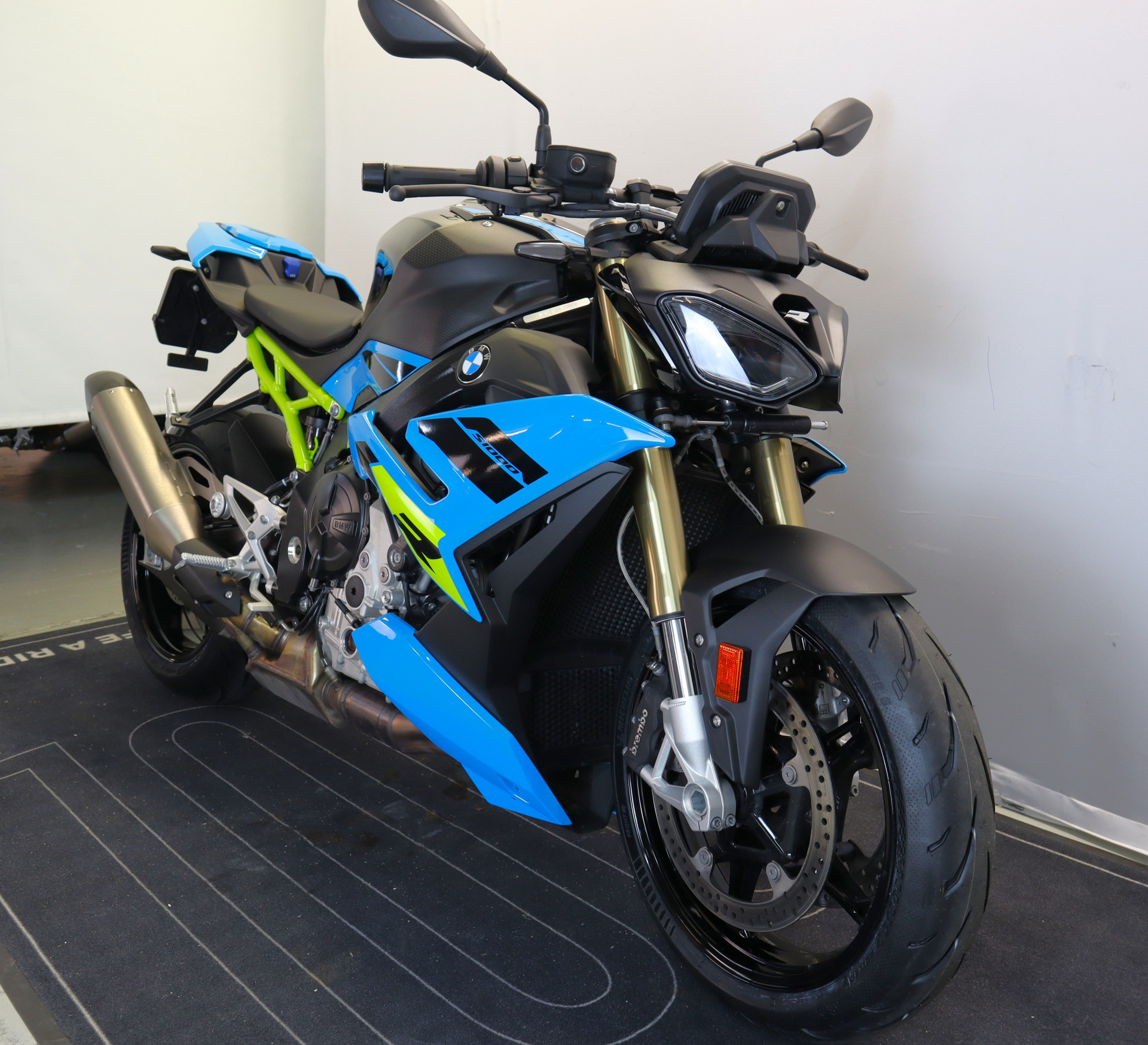 BMW S 1000 R Sport-showroom-element-3