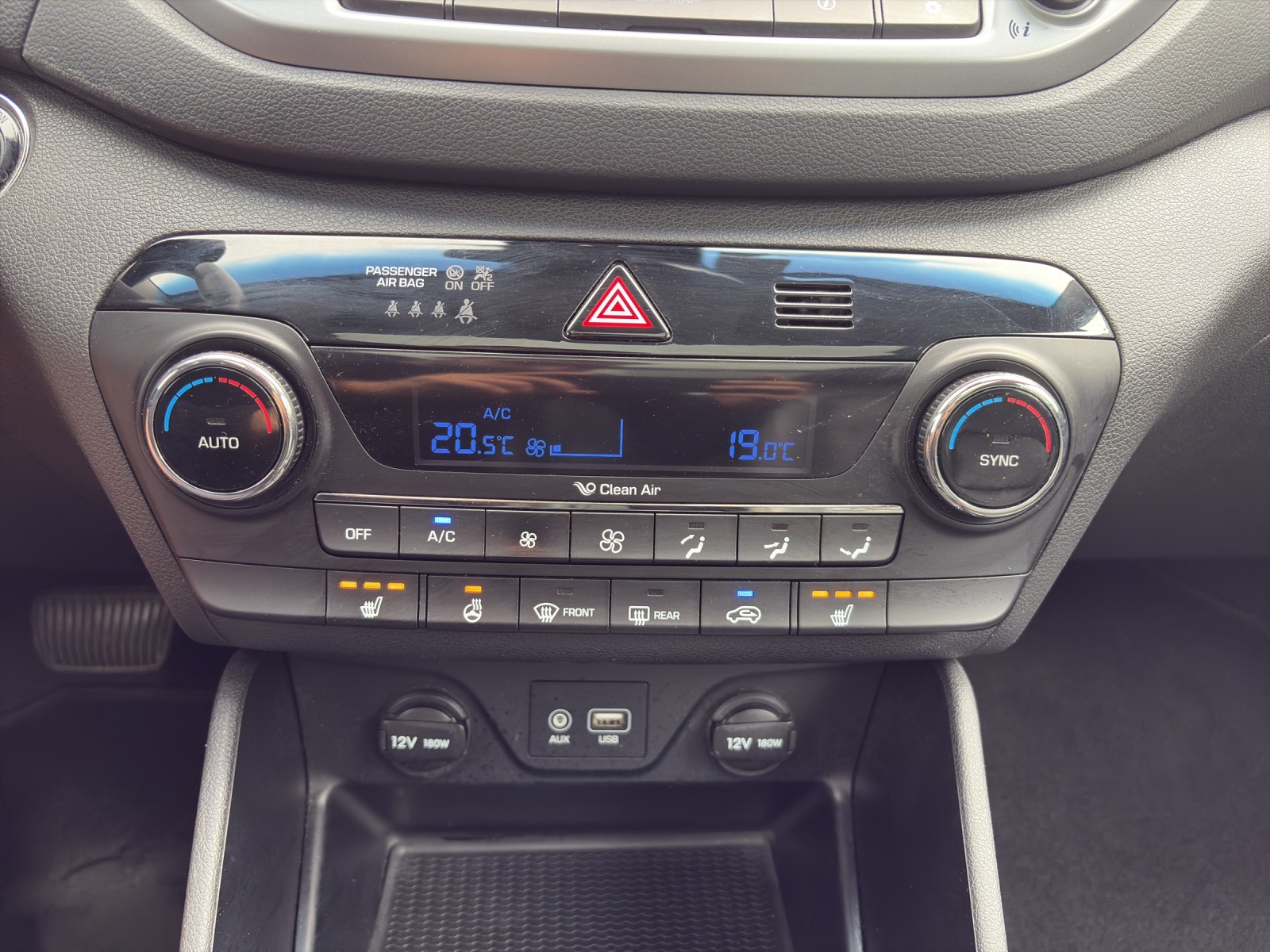 HYUNDAI Tucson 2.0 CRDI Vertex 4WD Automatic | Panorama-Glasdach | 1. Hand | 8-fach | Sitzheizung | Lenkradheizung |-image-16