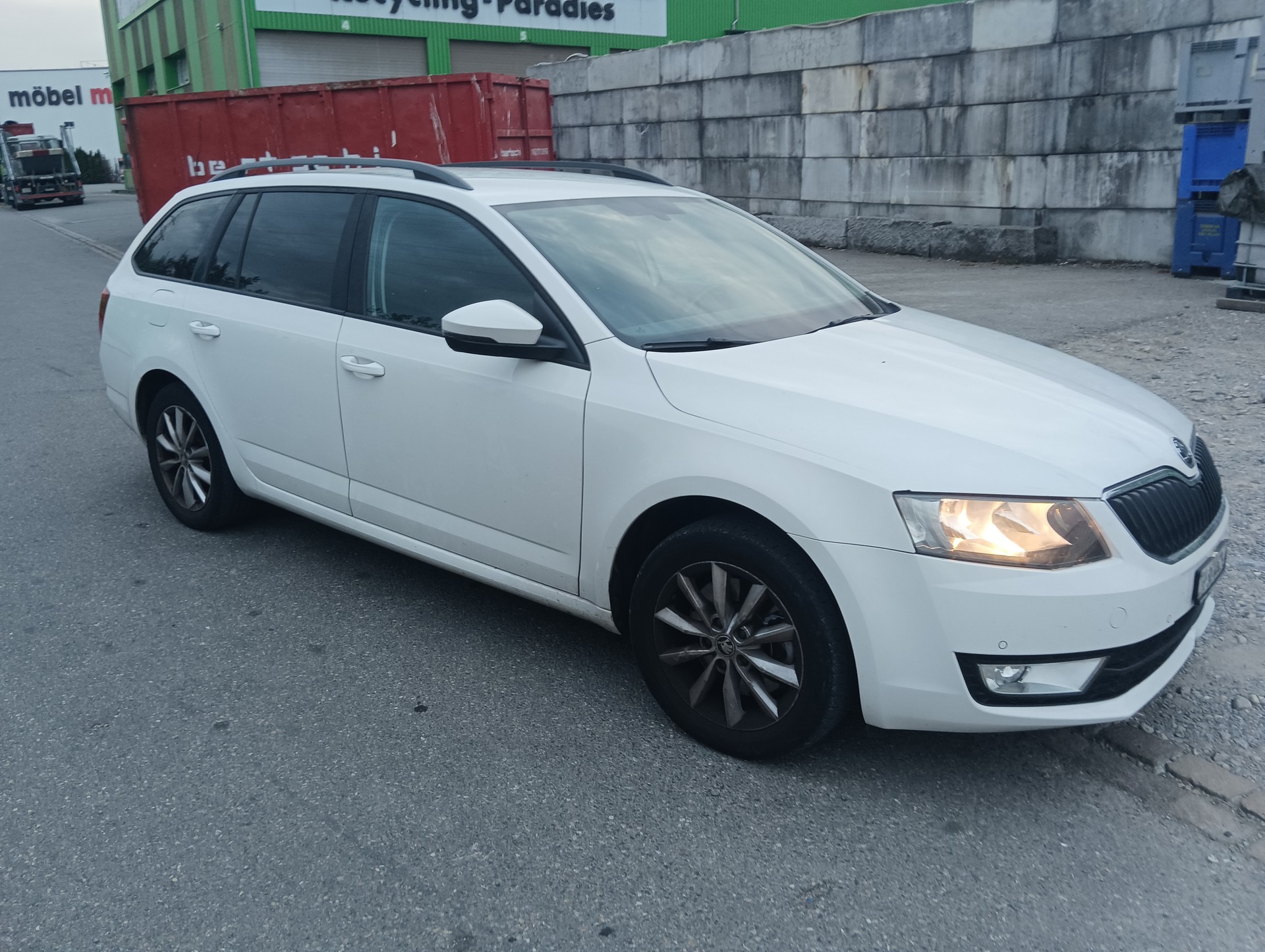 SKODA Octavia Combi 1.8 TSI L&K 4x4 DSG-image-1