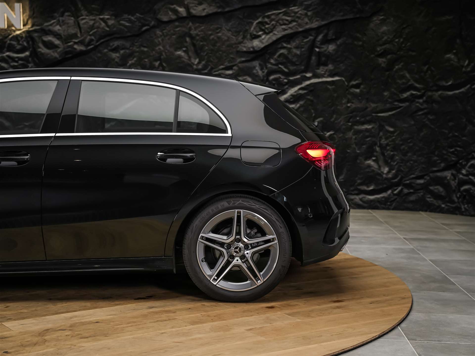 MERCEDES-BENZ A 200 AMG Line d 8G-DCT *Facelift*Werksgarantie*Multibeam LED-image-16