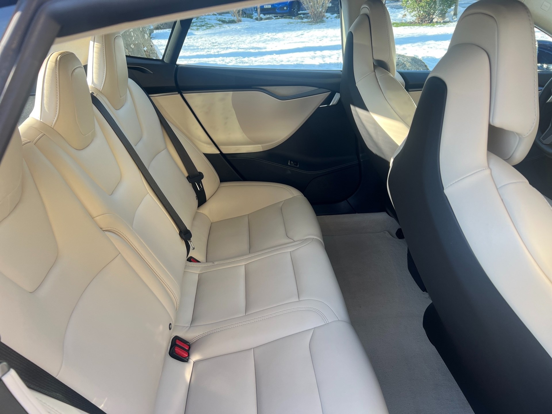 TESLA Model S 75 D-image-5