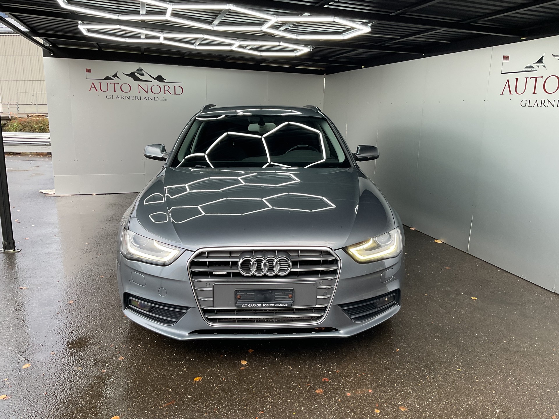 AUDI A4 Avant 2.0 TDI quattro S-tronic-showroom-element-1