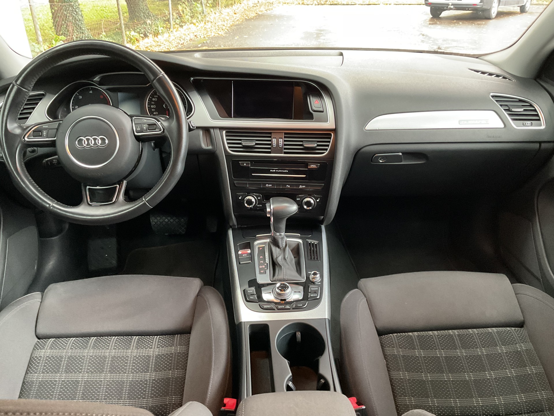 AUDI A4 Avant 2.0 TDI quattro S-tronic-image-8