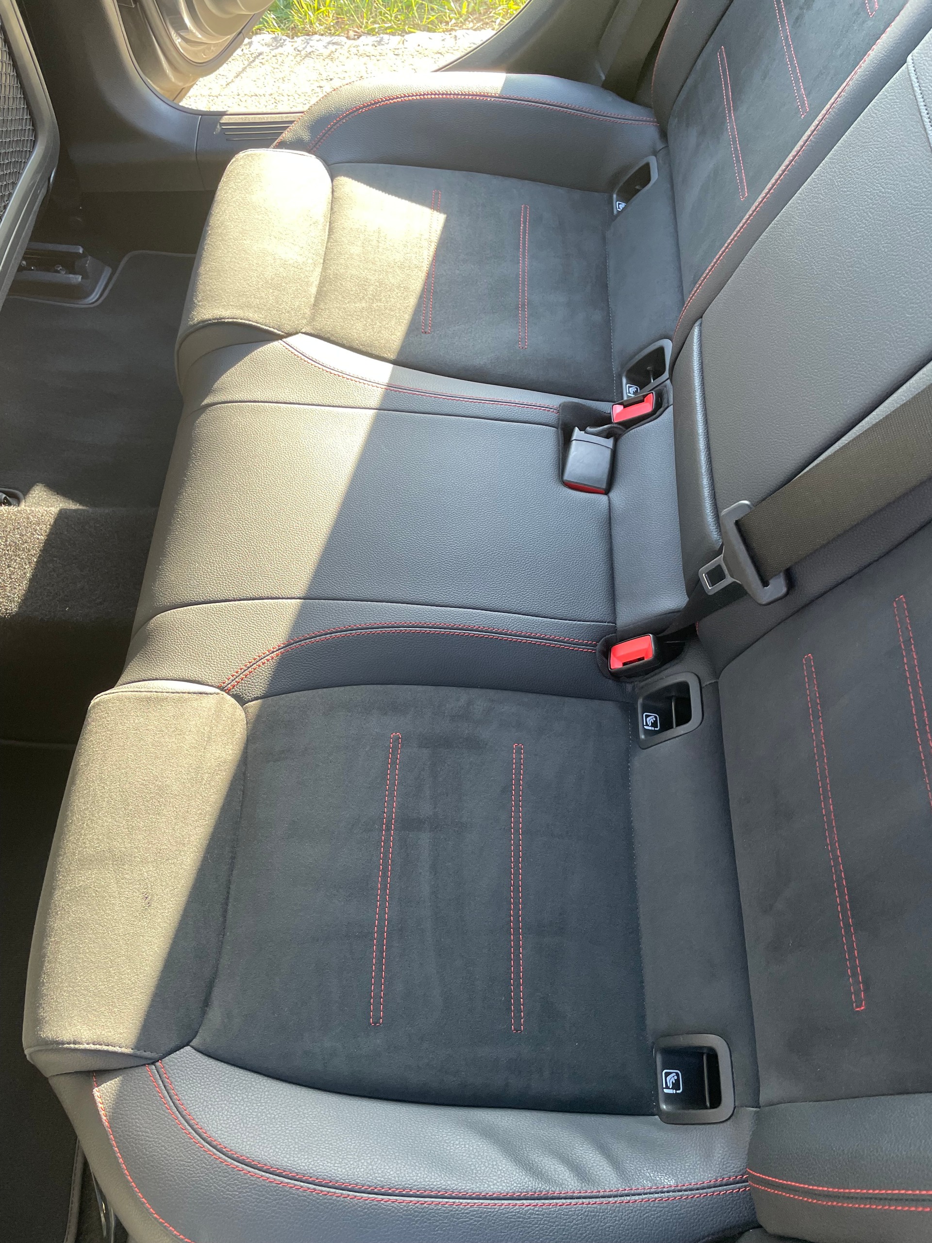 MERCEDES-BENZ A 220 AMG Line 7G-DCT 4Matic-image-11