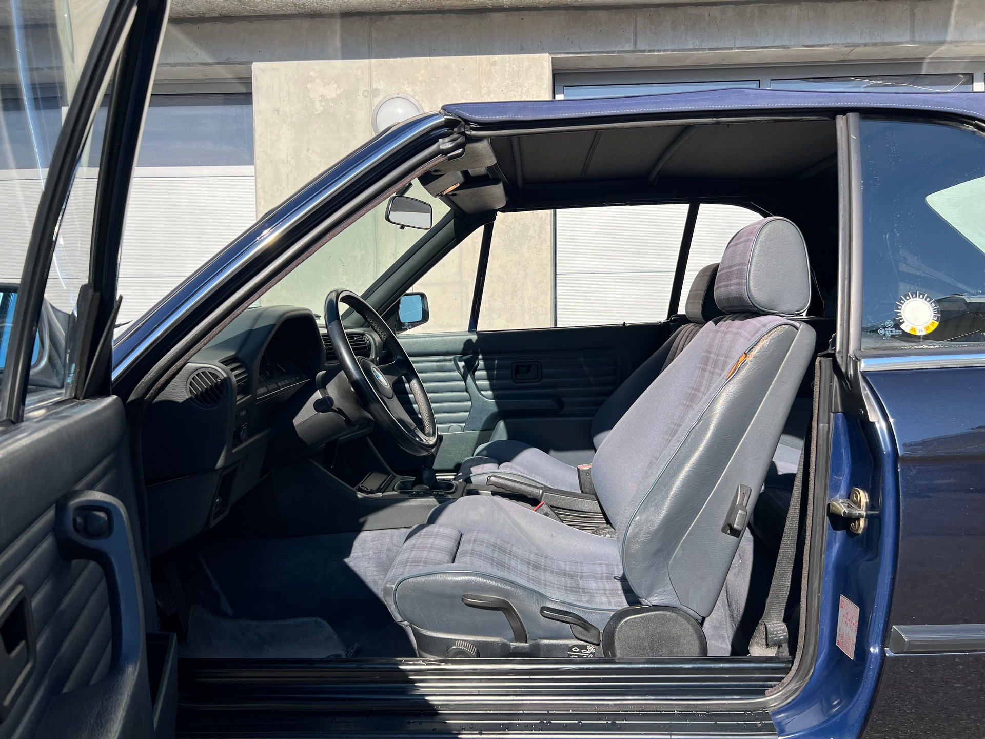 BMW 318i Cabrio-image-15