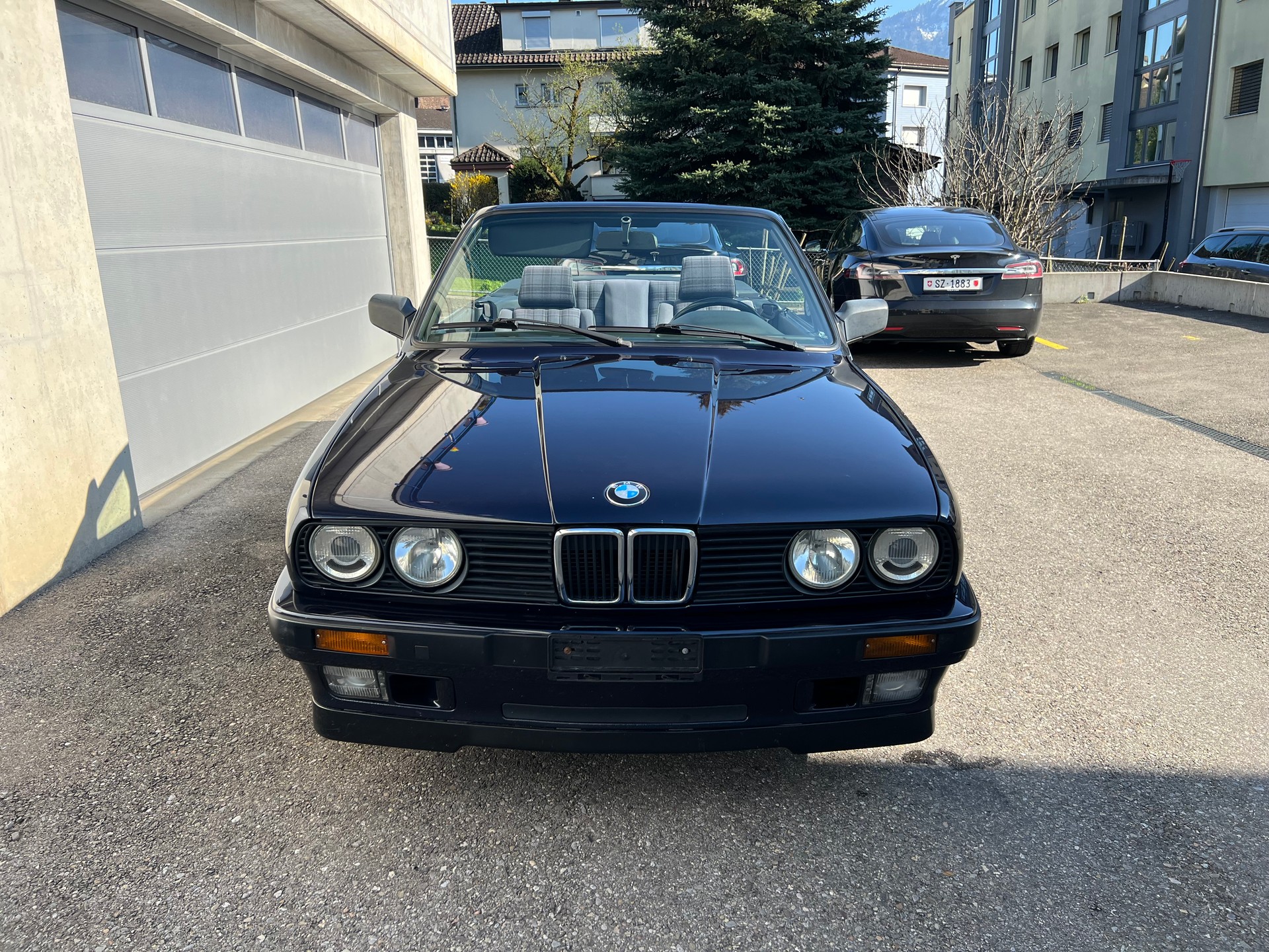 BMW 318i Cabrio-showroom-element-1