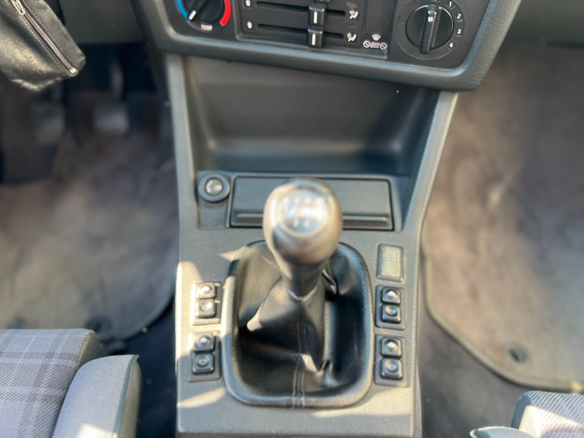 BMW 318i Cabrio-image-21