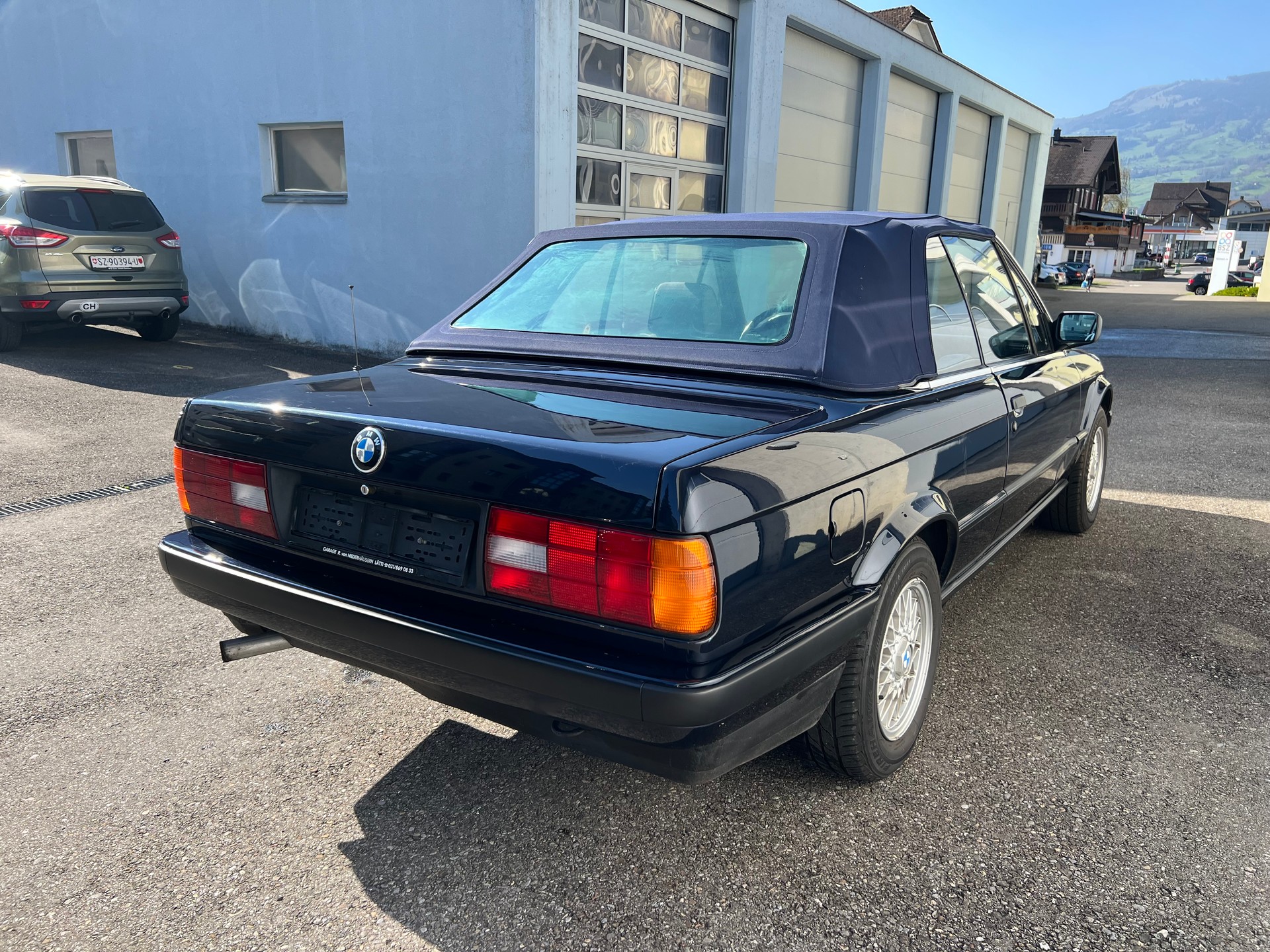 BMW 318i Cabrio-image-9