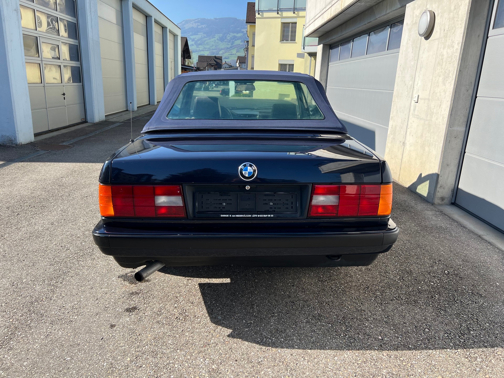 BMW 318i Cabrio-image-10