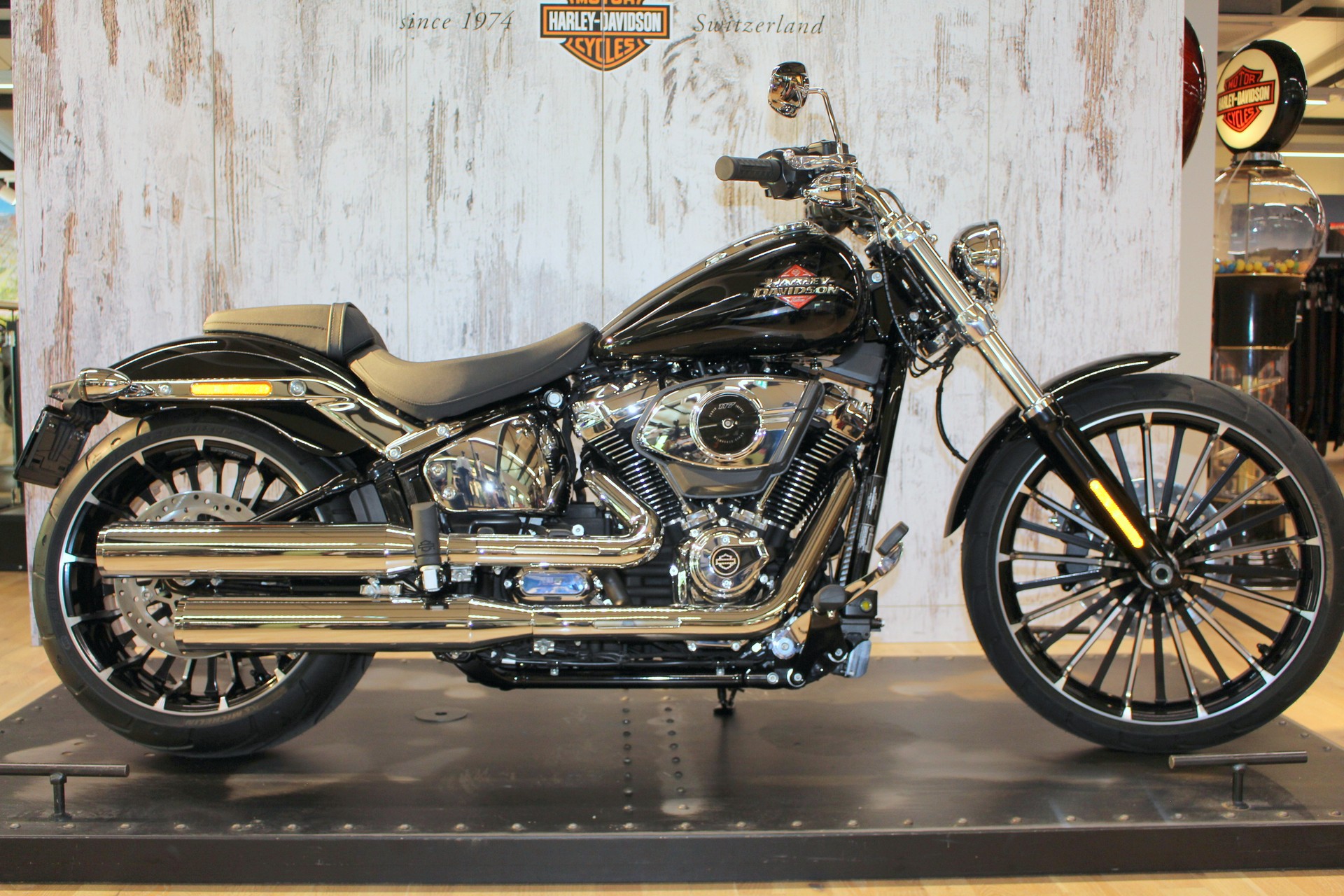 HARLEY-DAVIDSON FXBR Breakout 117-image-1