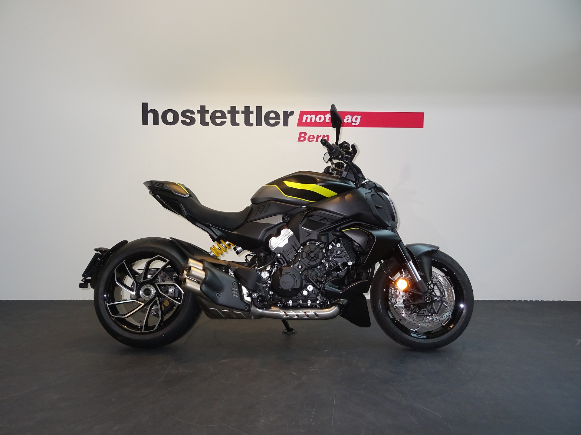 DUCATI Diavel V4-image-1