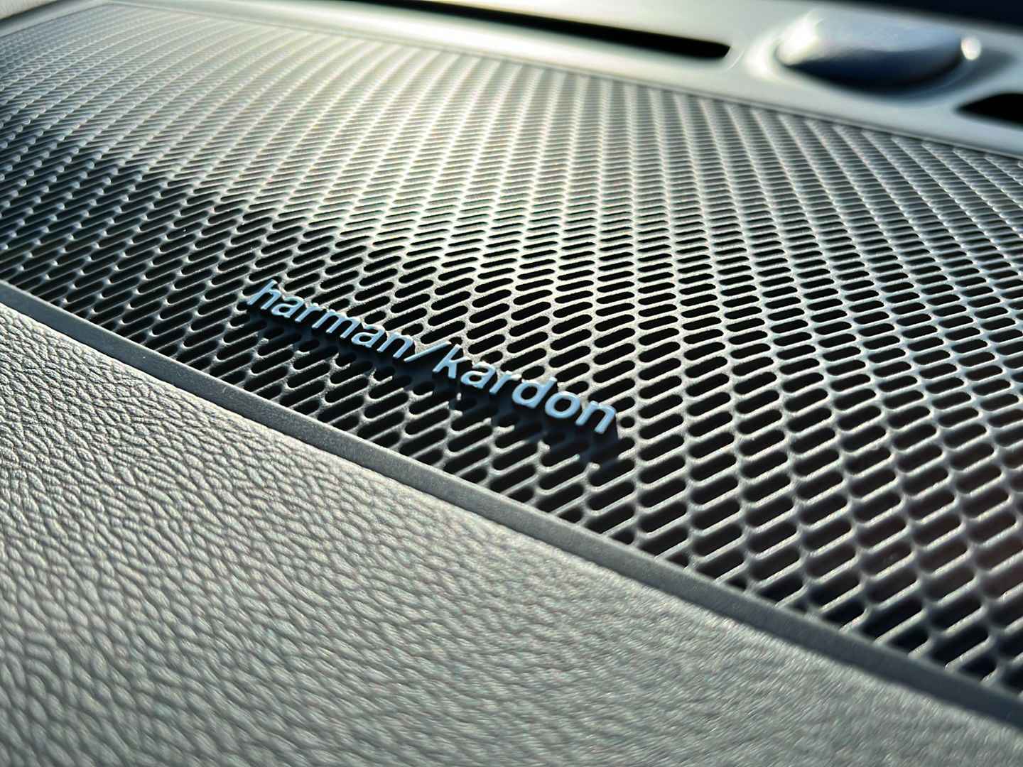 VOLVO C40 P8 Twin Recharge Ultimate AWD-image-16