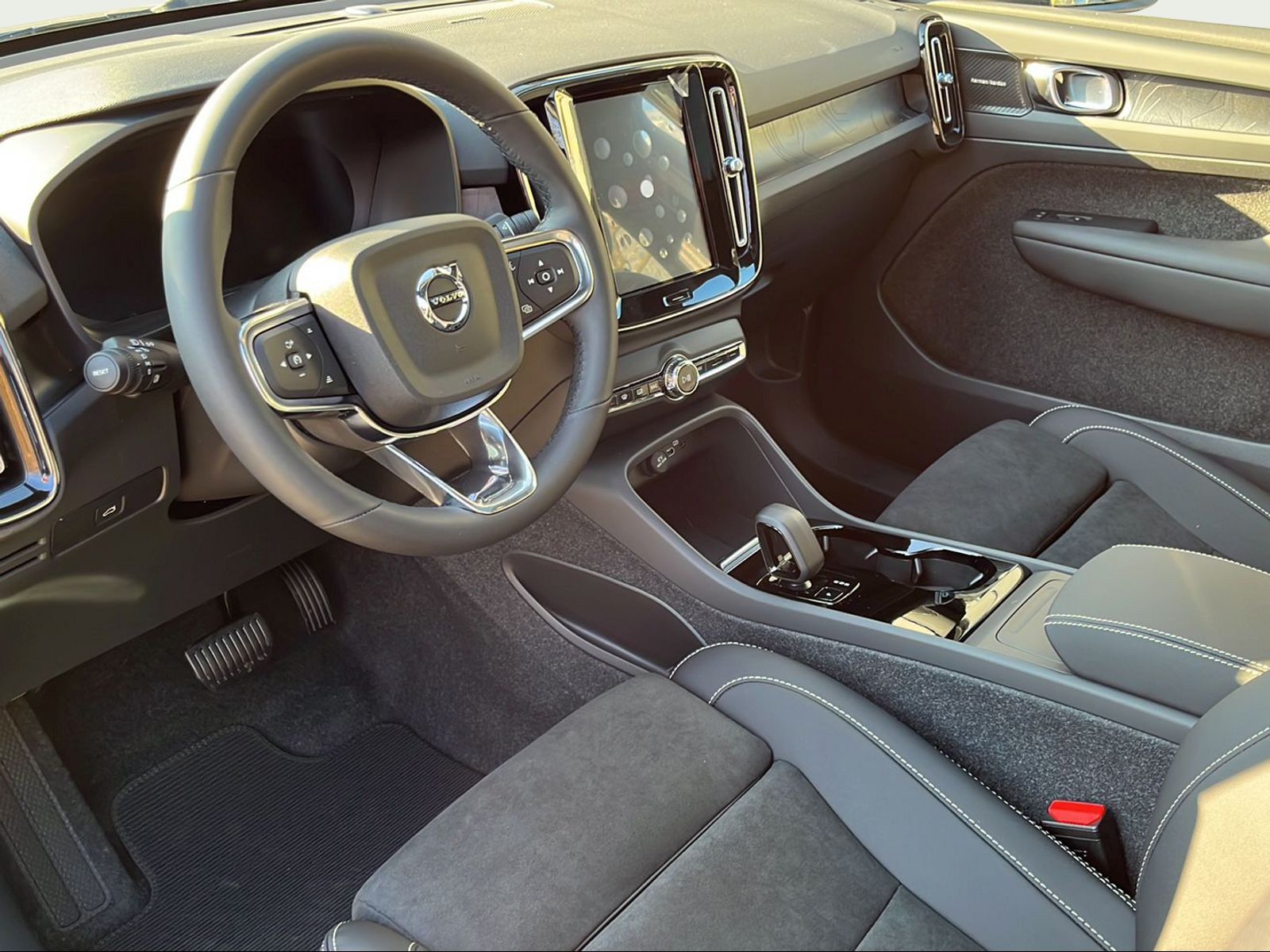 VOLVO C40 P8 Twin Recharge Ultimate AWD-image-9