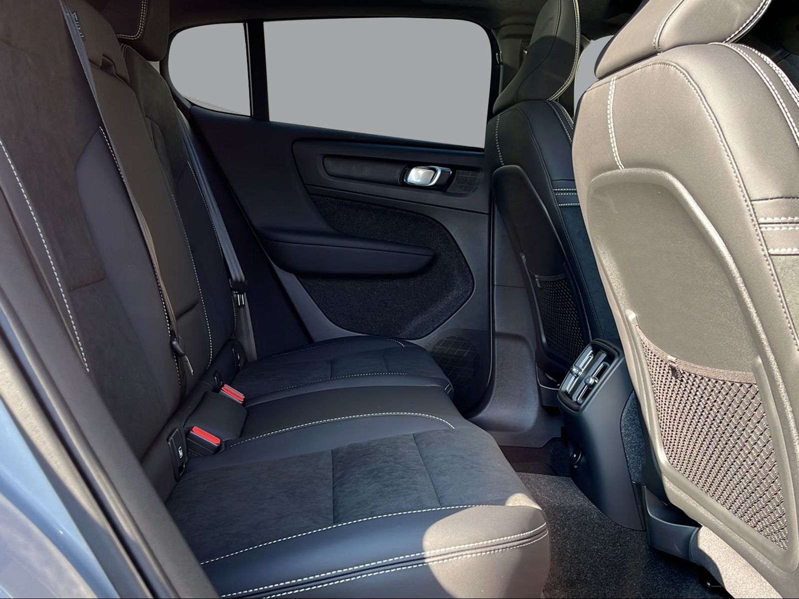 VOLVO C40 P8 Twin Recharge Ultimate AWD-image-12