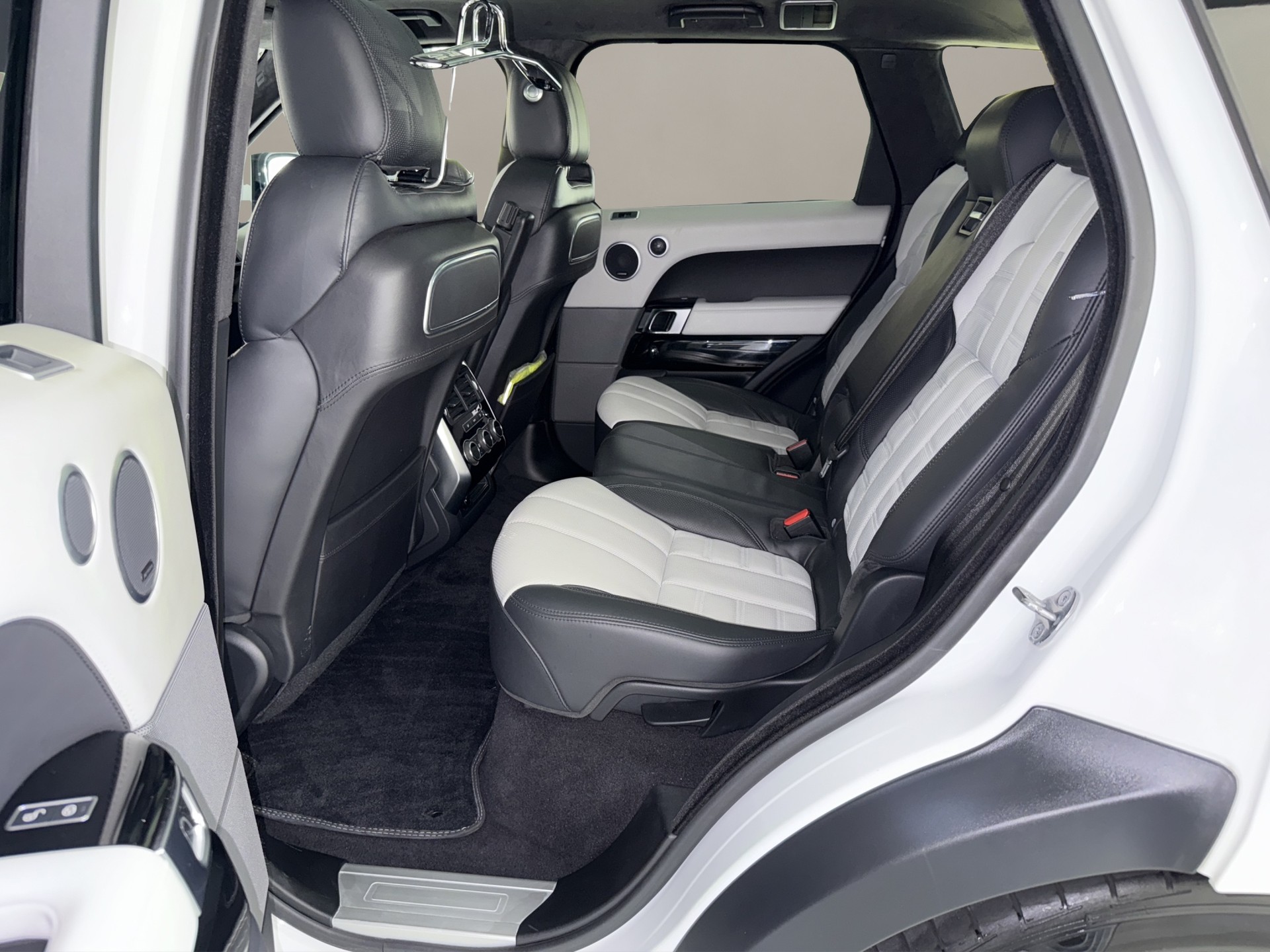 LAND ROVER Range Rover Sport 3.0 SDV6 Hybrid Autobiogr. Aut.-image-16