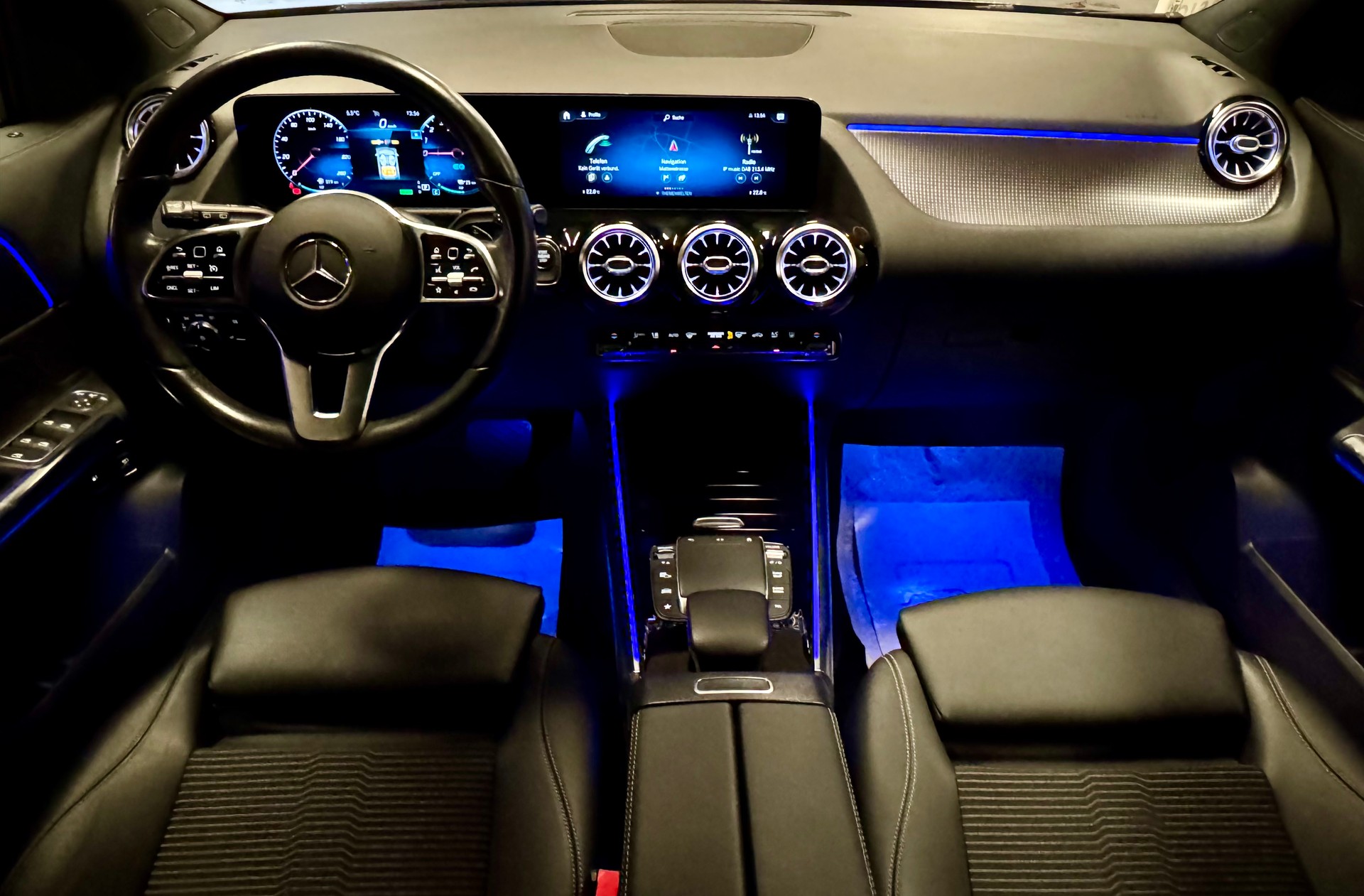 MERCEDES-BENZ GLA 250e Progressive 8G-DCT-image-11