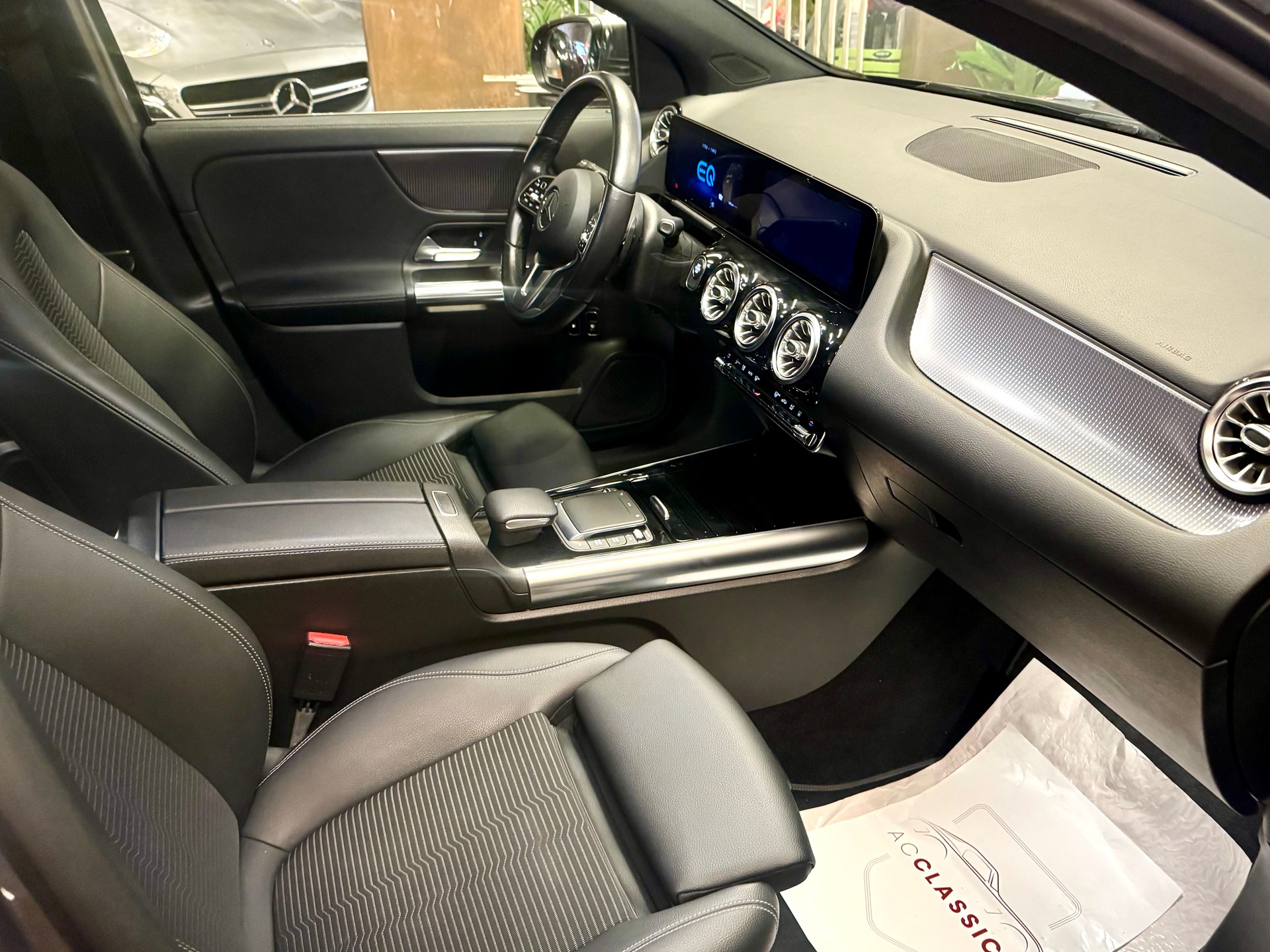 MERCEDES-BENZ GLA 250e Progressive 8G-DCT-image-17