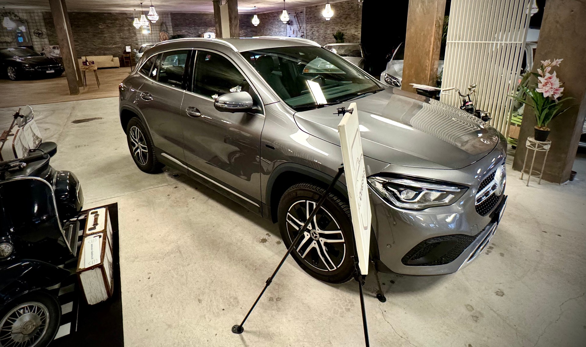 MERCEDES-BENZ GLA 250e Progressive 8G-DCT-image-4
