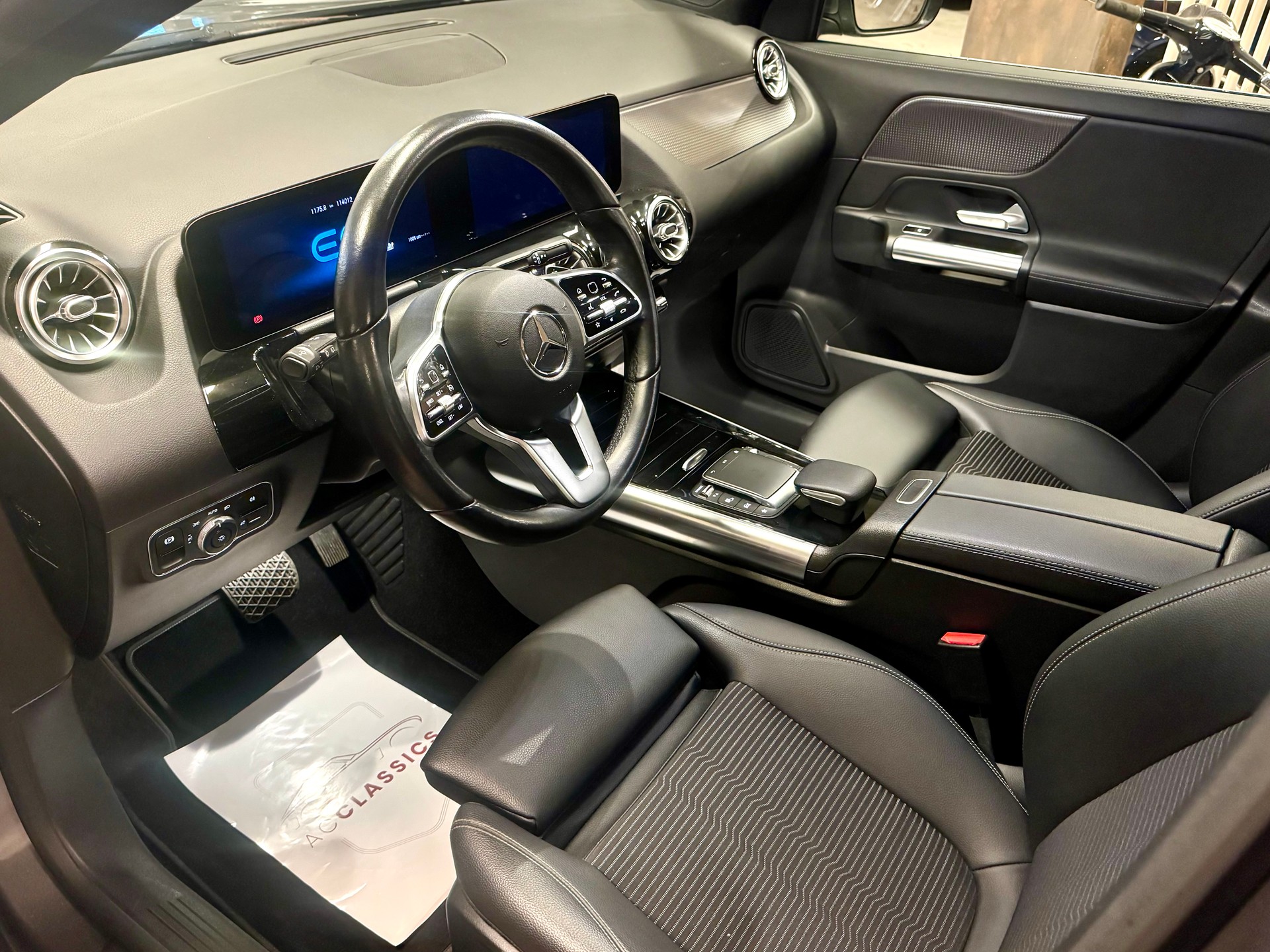 MERCEDES-BENZ GLA 250e Progressive 8G-DCT-image-16