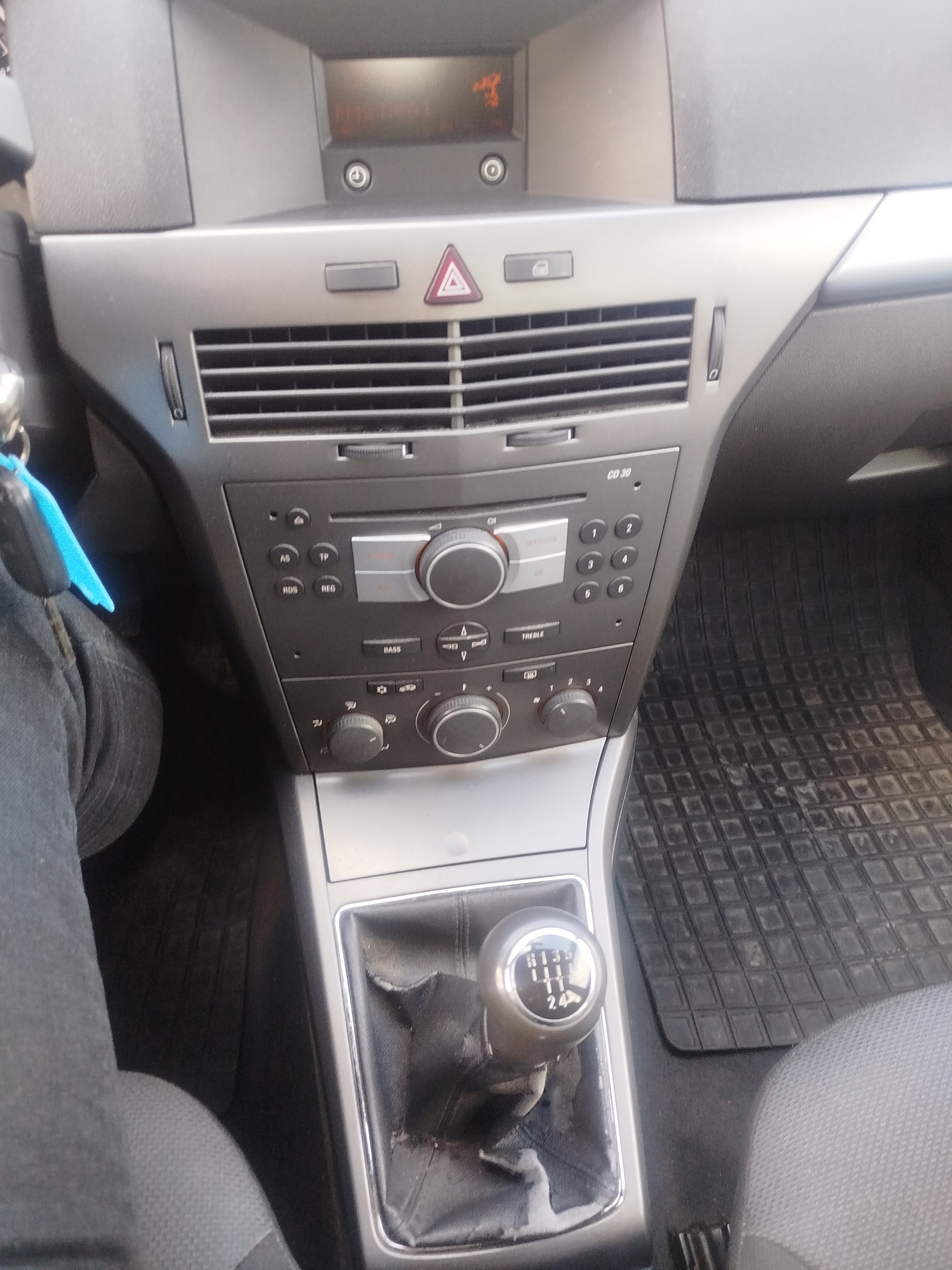 OPEL Astra Caravan 1.6i 16V TP Cosmo-image-11
