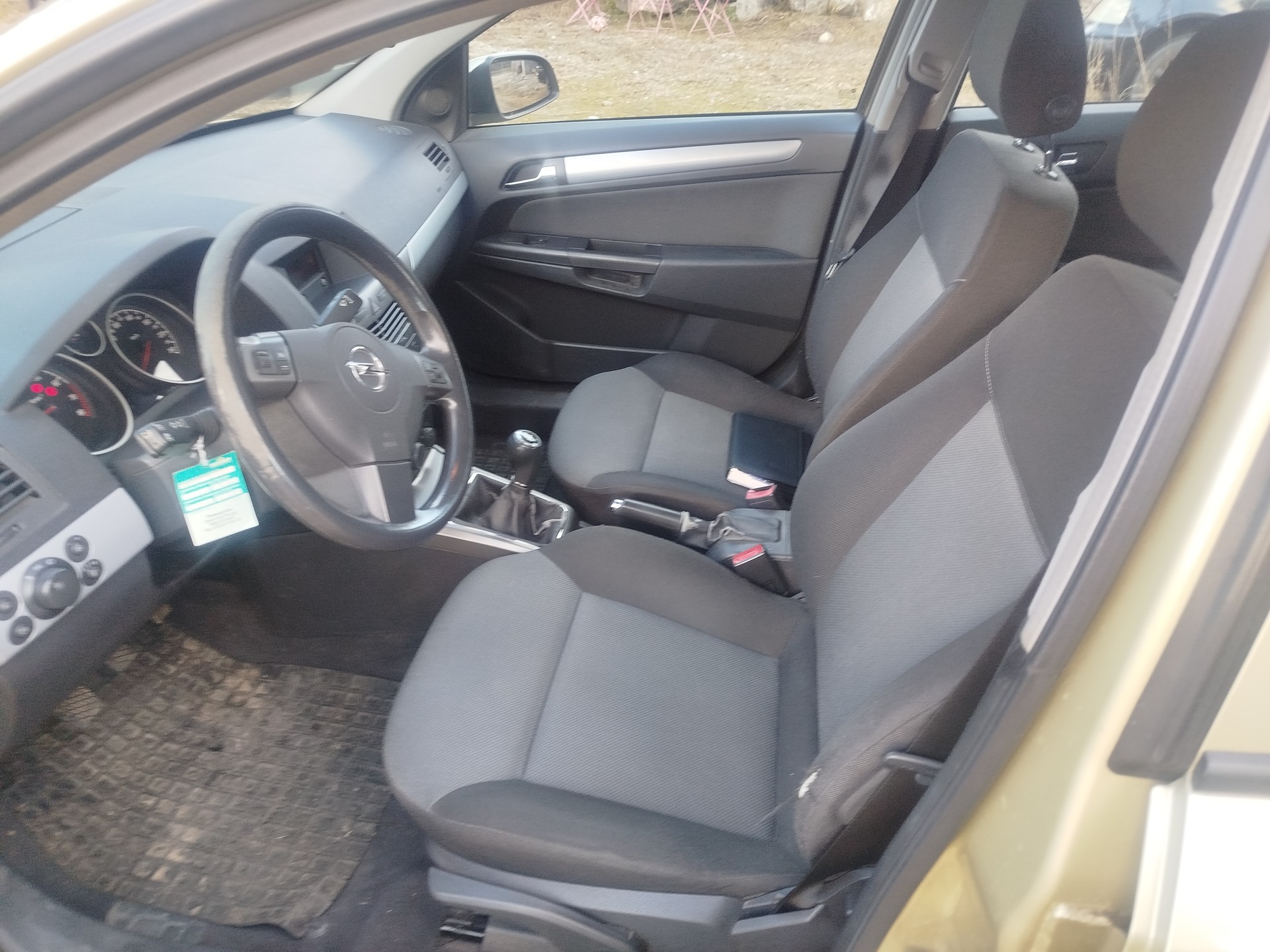 OPEL Astra Caravan 1.6i 16V TP Cosmo-image-9
