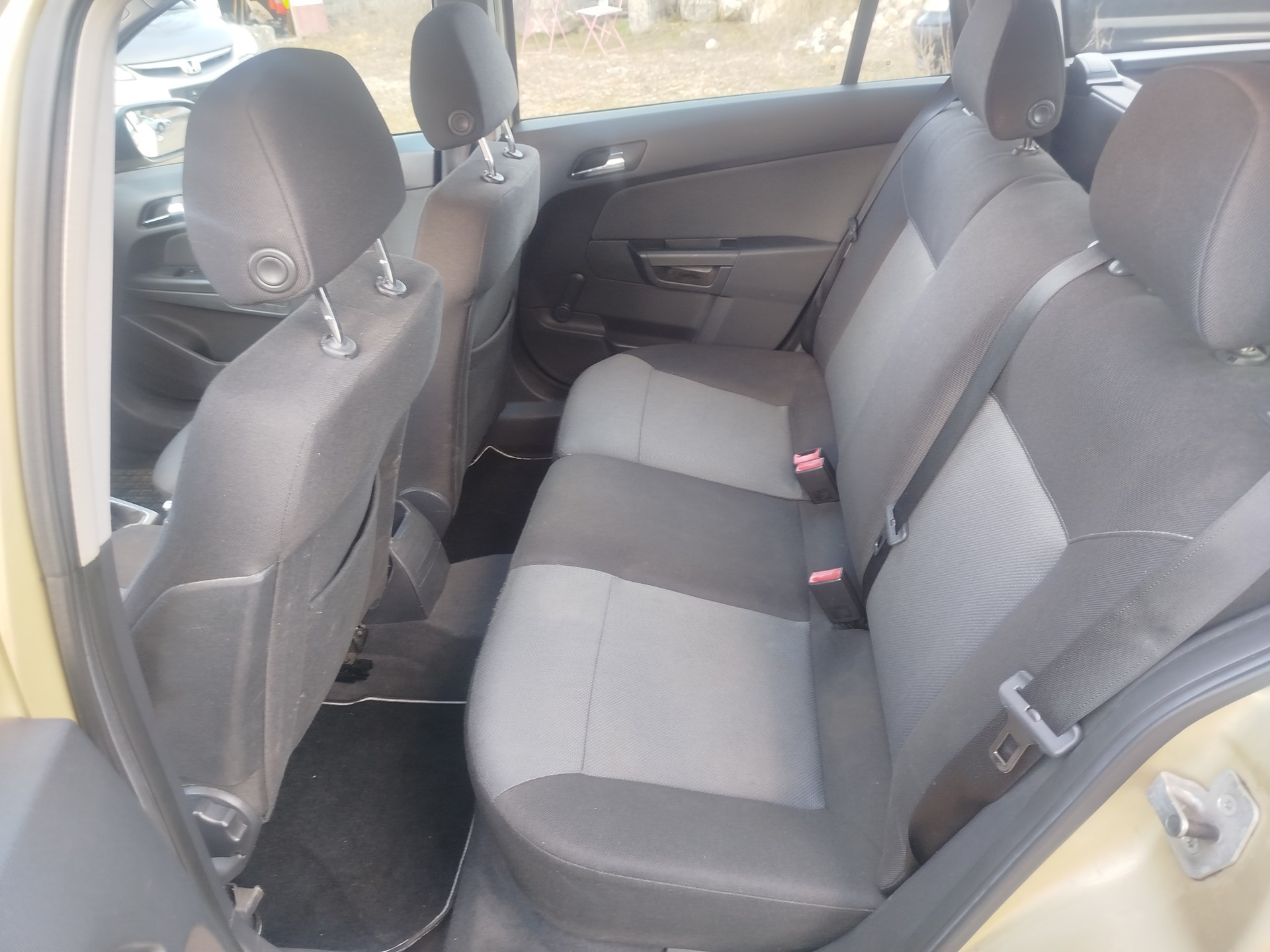 OPEL Astra Caravan 1.6i 16V TP Cosmo-image-10