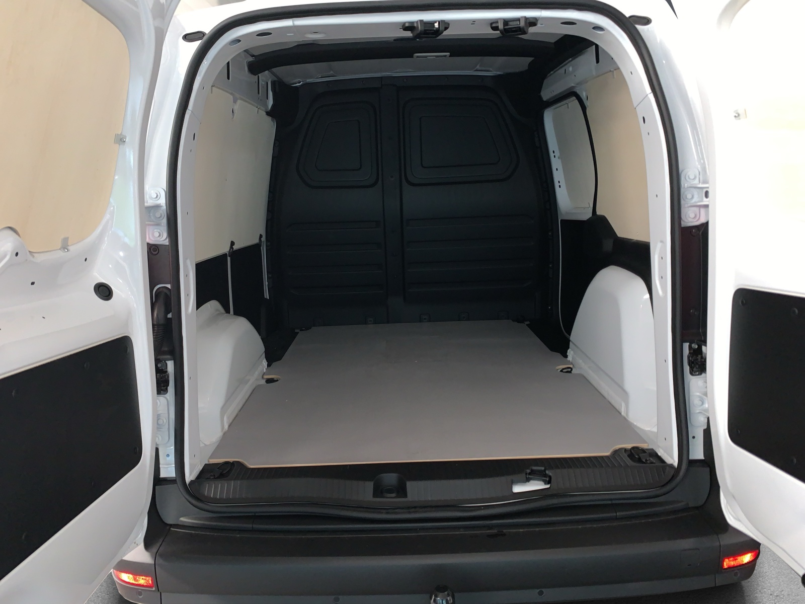MERCEDES-BENZ eCitan 45kWh Pro-image-12