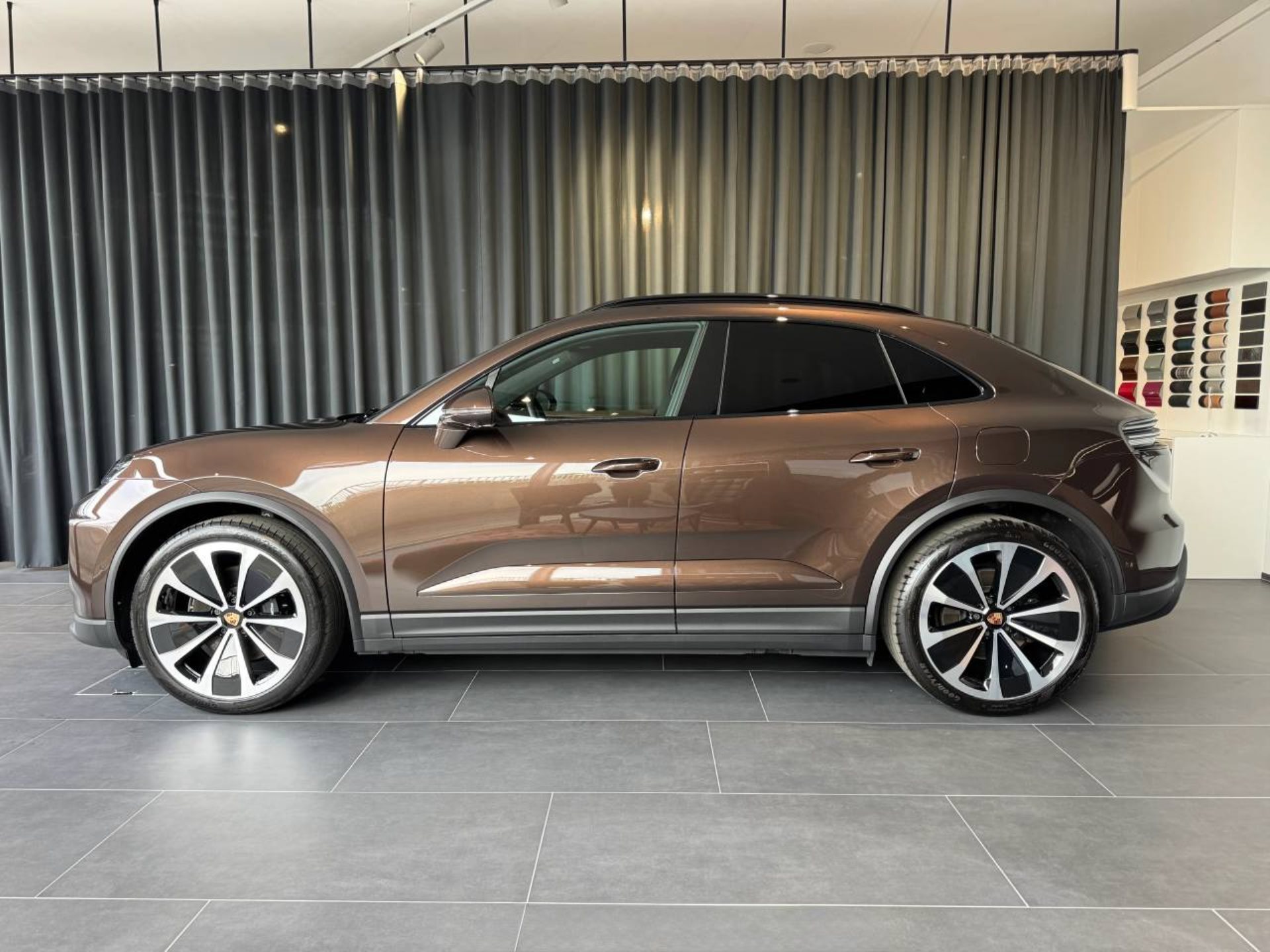 PORSCHE Macan 4S-showroom-element-1