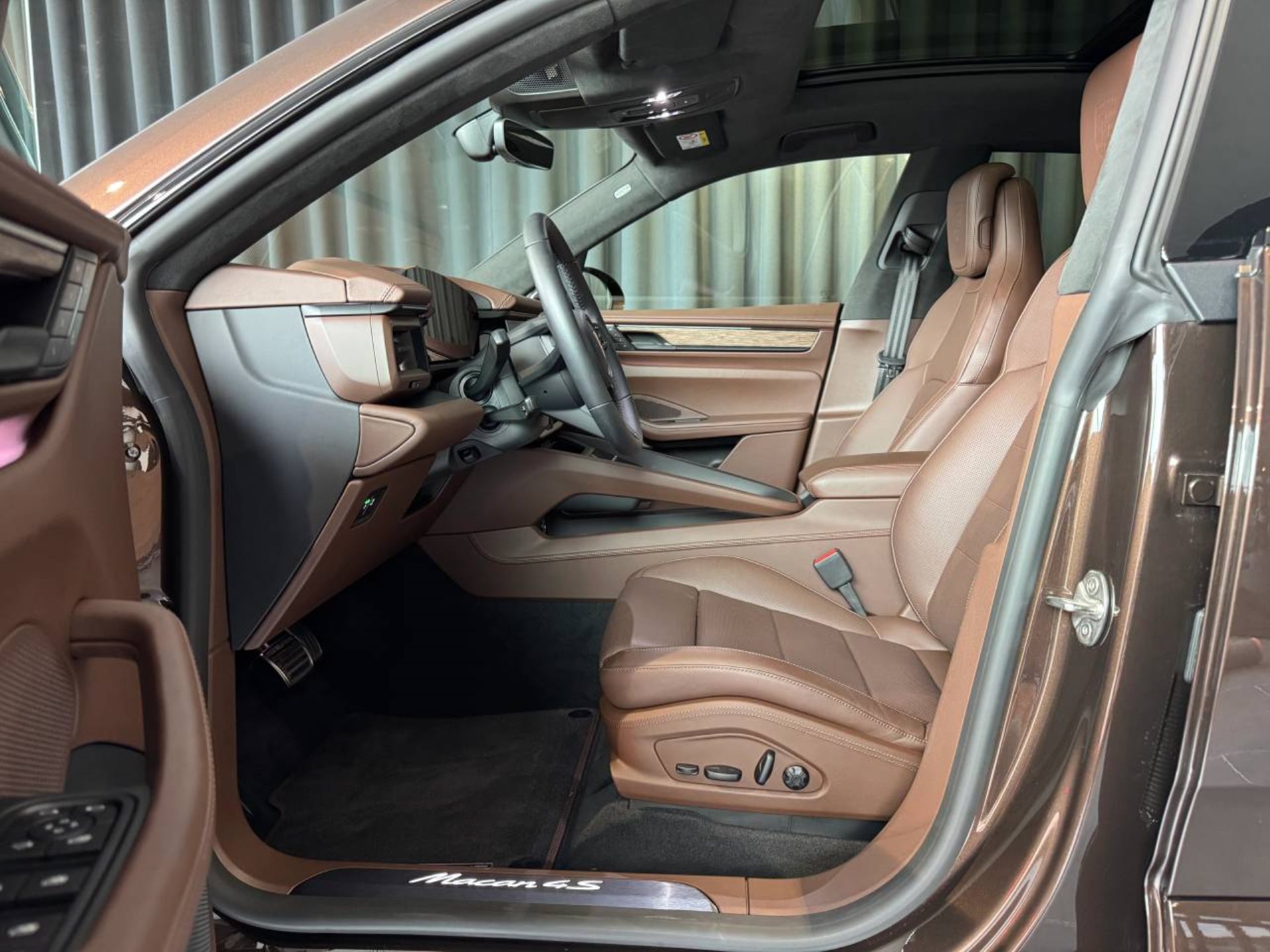 PORSCHE Macan 4S-image-4
