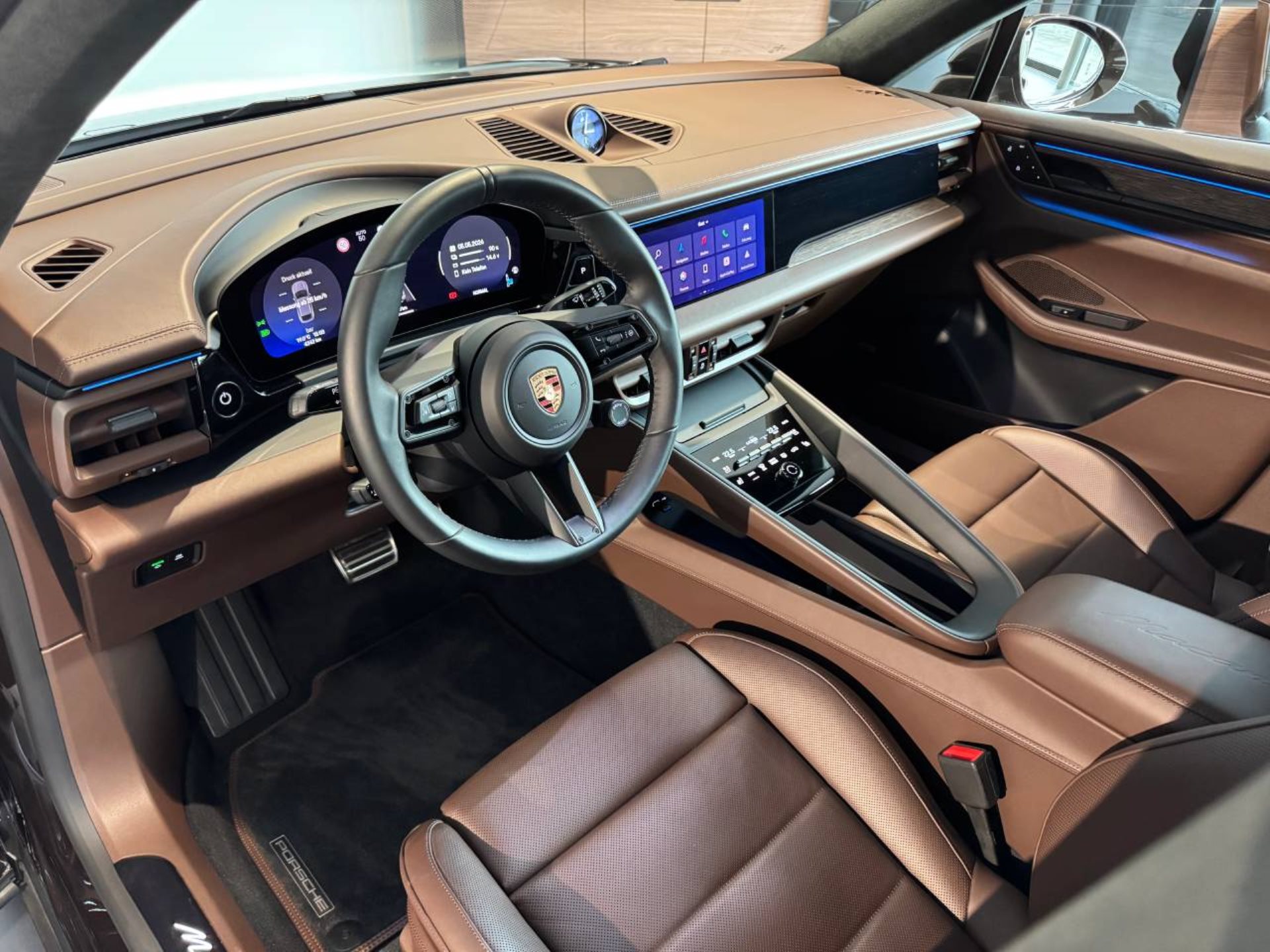 PORSCHE Macan 4S-showroom-element-3