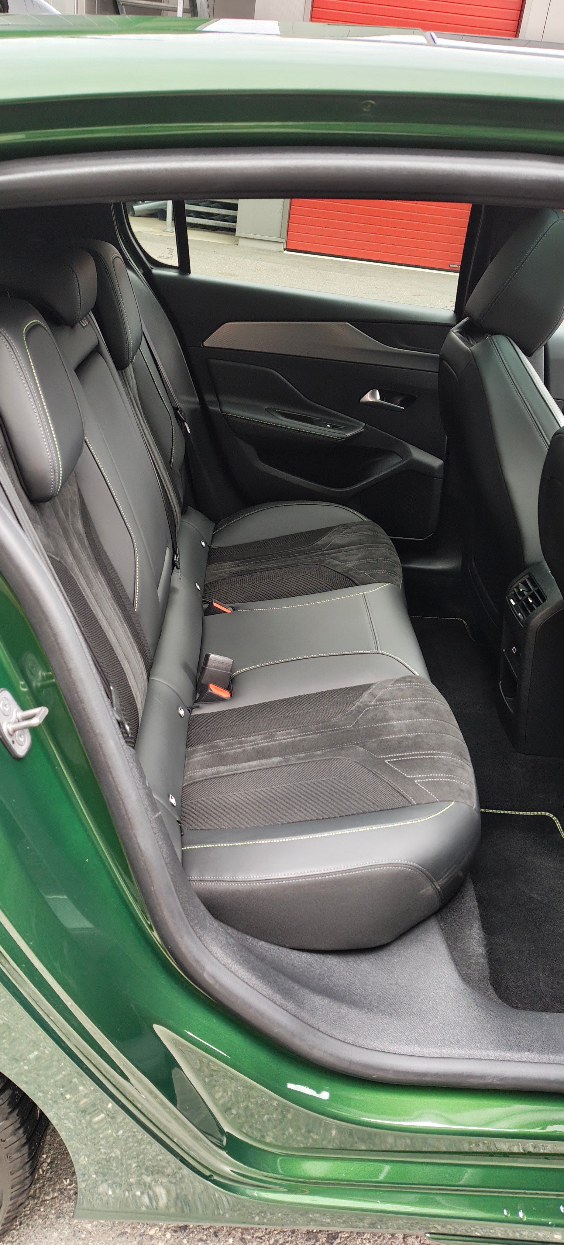 PEUGEOT 308 1.2 Pure Tech GT EAT8-image-11