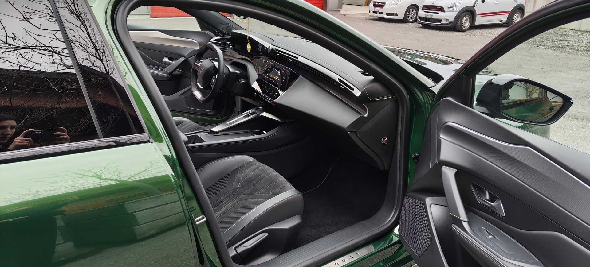 PEUGEOT 308 1.2 Pure Tech GT EAT8-image-10