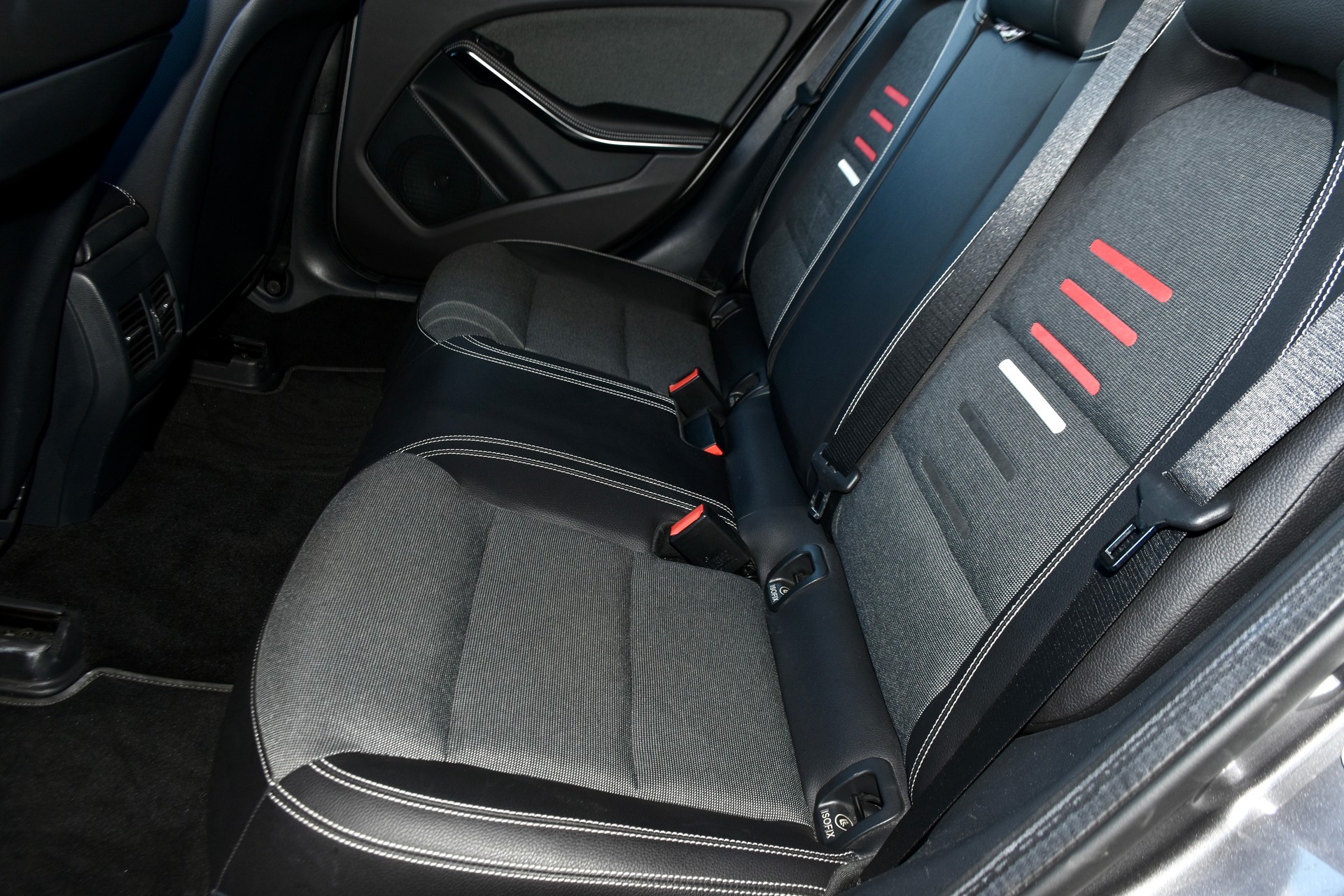 MERCEDES-BENZ A 220 Style 4Matic 7G-DCT-image-4