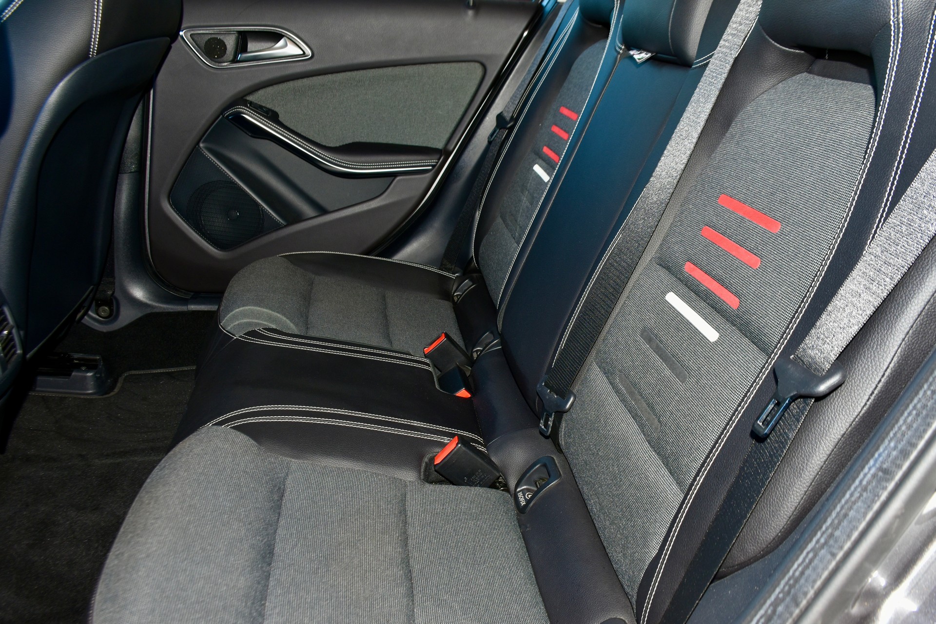 MERCEDES-BENZ A 220 Style 4Matic 7G-DCT-image-5