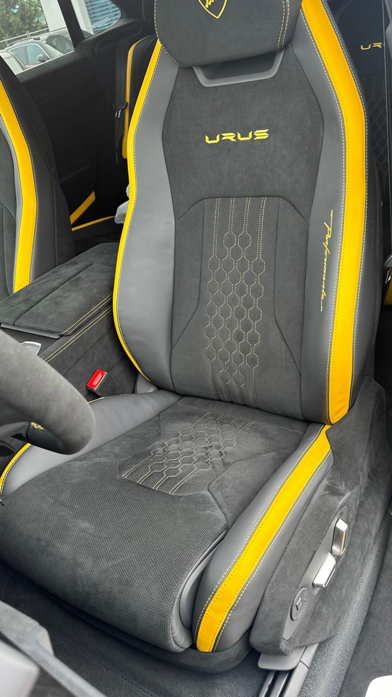 LAMBORGHINI Urus Performante-image-16