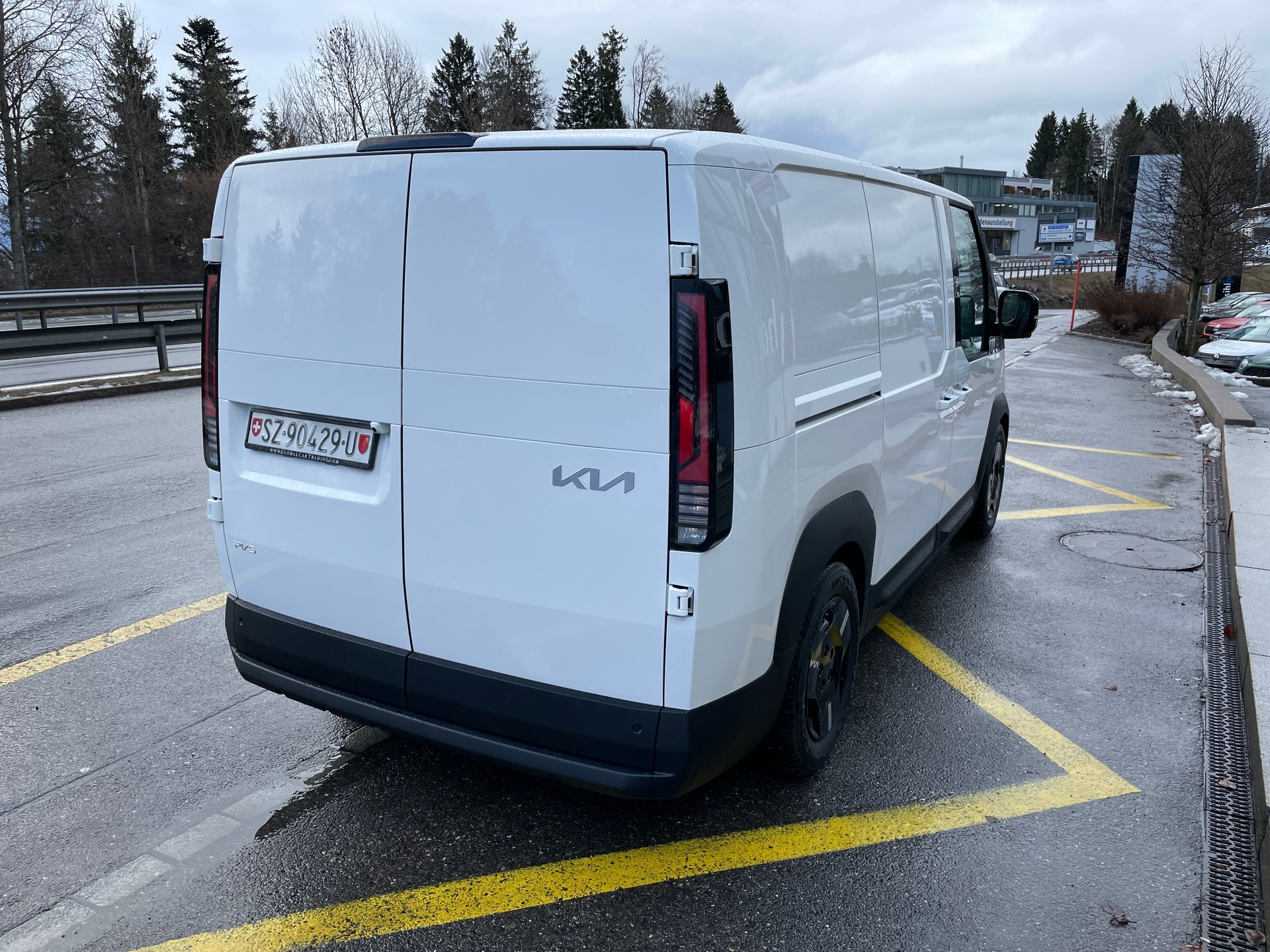 KIA PV5 Cargo 71.2 kWh Elite, mit Wärmepumpe-image-8