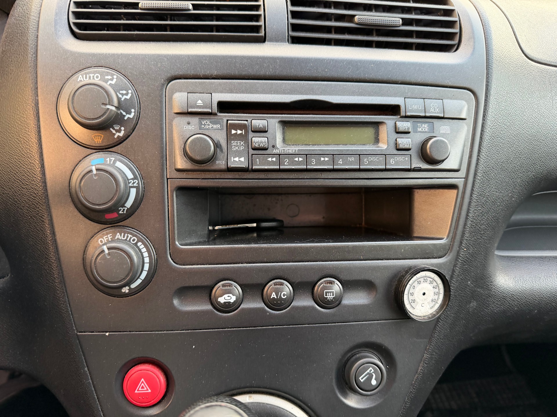 HONDA Civic 1.6i ES-image-19