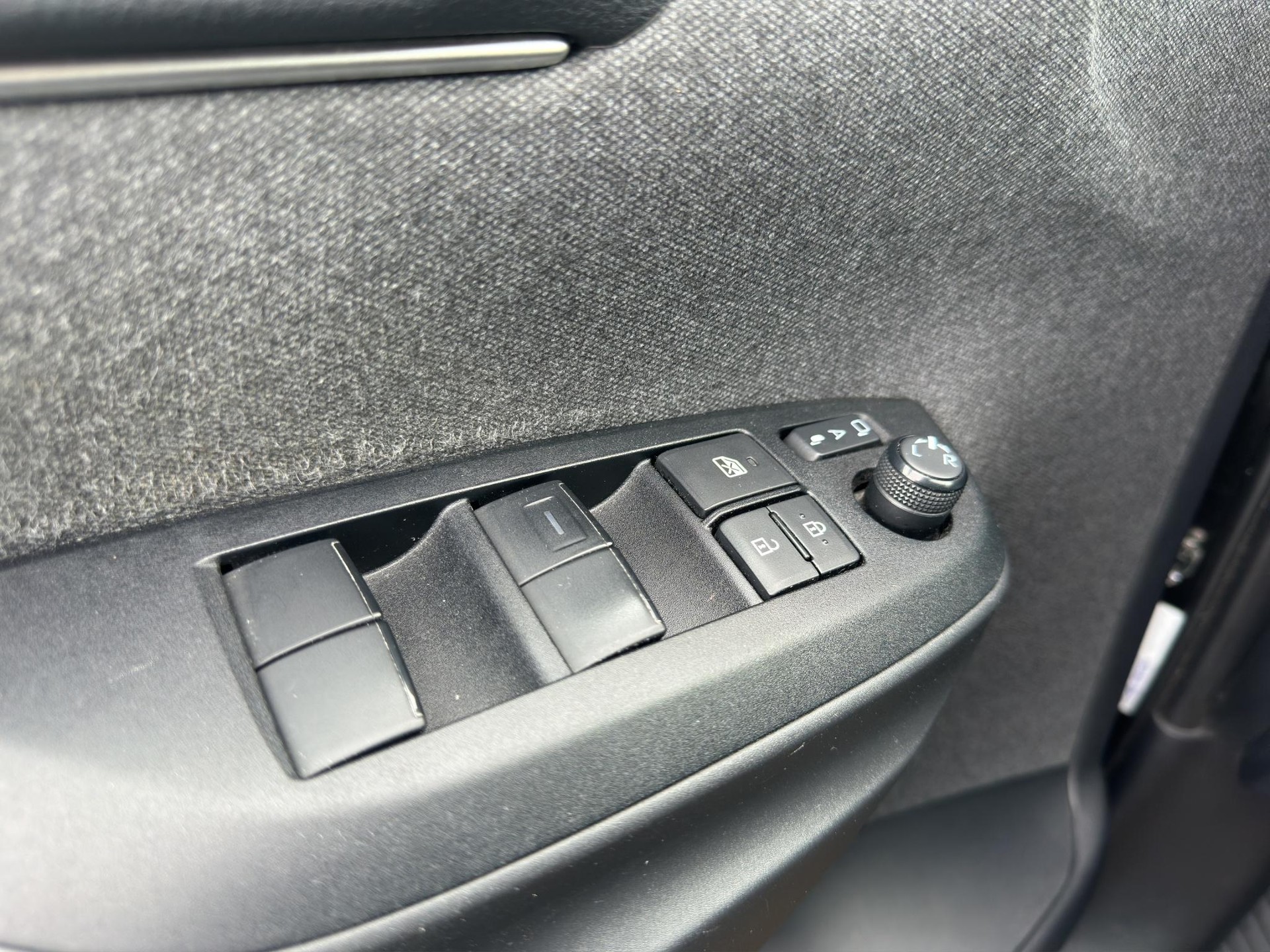 TOYOTA Yaris 1.5 VVT-i HSD Trend-image-9
