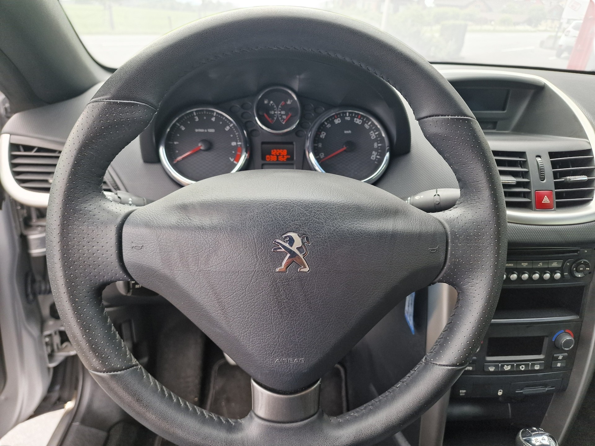 PEUGEOT 207 CC 1.6 16V Active 12Mt Gara MFK Neu-image-12