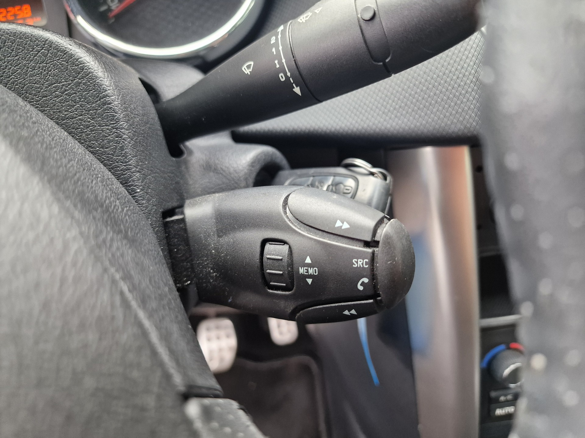 PEUGEOT 207 CC 1.6 16V Active 12Mt Gara MFK Neu-image-13