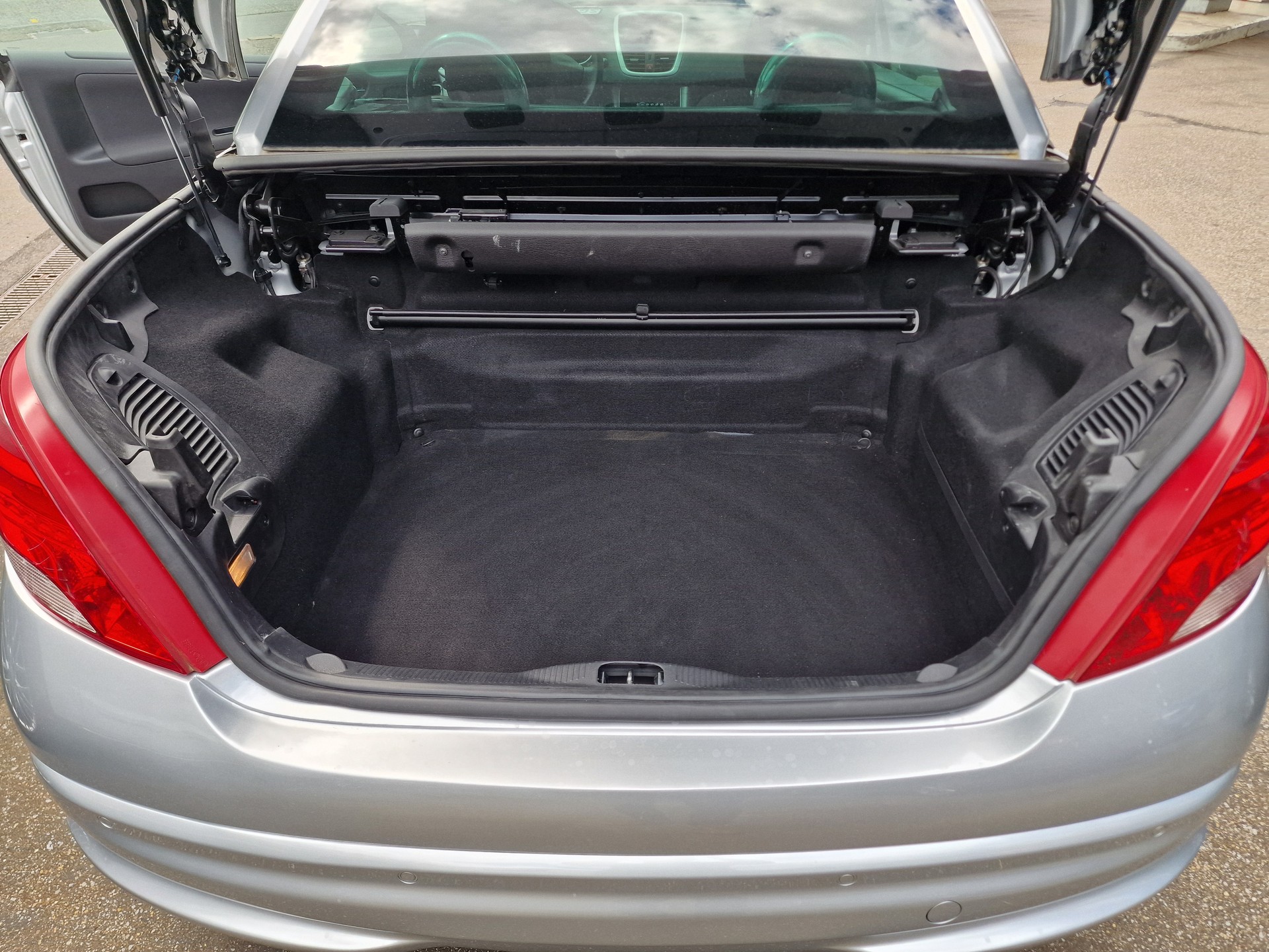 PEUGEOT 207 CC 1.6 16V Active 12Mt Gara MFK Neu-image-7