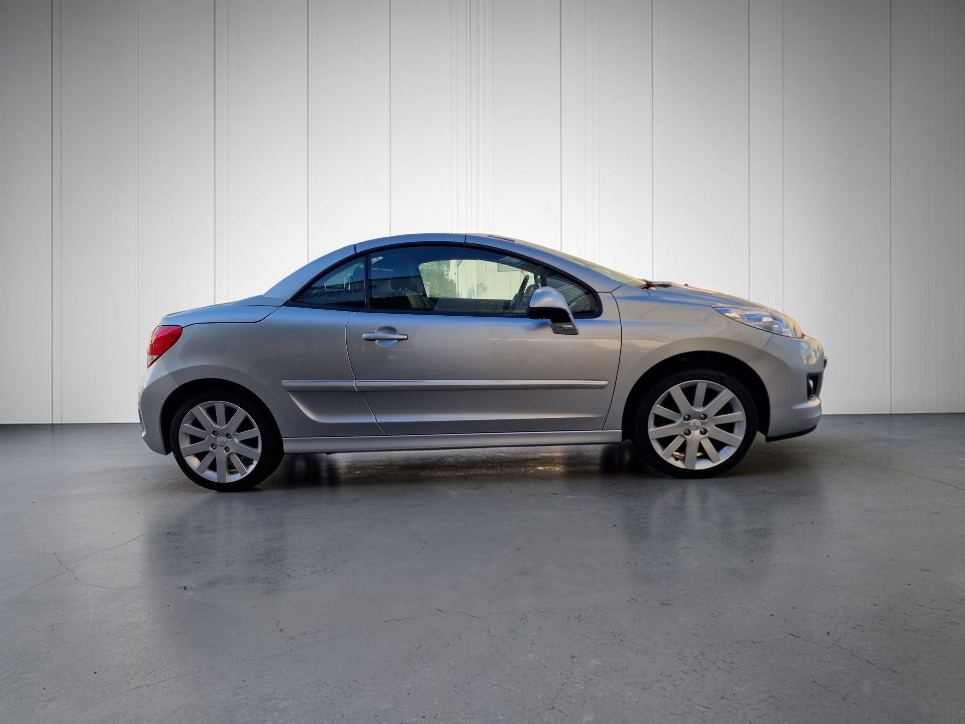 PEUGEOT 207 CC 1.6 16V Active 12Mt Gara MFK Neu